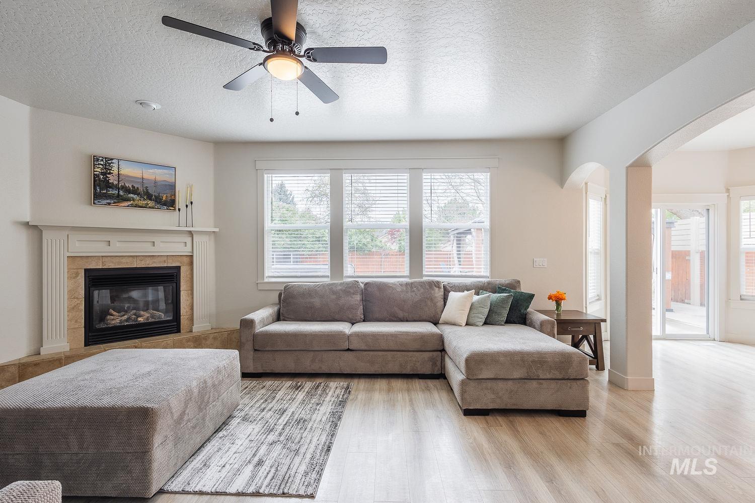 9095 W Dalton Place, Boise, Idaho 83704, 4 Bedrooms, 2.5 Bathrooms, Residential For Sale, Price $579,900,MLS 98983444