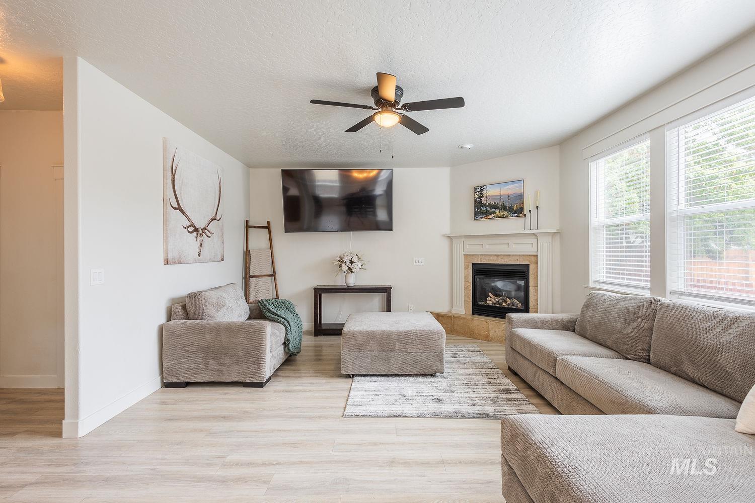 9095 W Dalton Place, Boise, Idaho 83704, 4 Bedrooms, 2.5 Bathrooms, Residential For Sale, Price $579,900,MLS 98983444