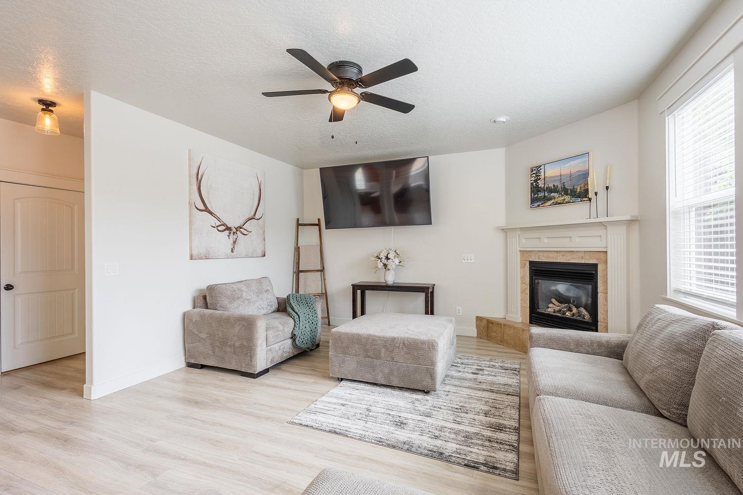 9095 W Dalton Place, Boise, Idaho 83704, 4 Bedrooms, 2.5 Bathrooms, Residential For Sale, Price $579,900,MLS 98983444