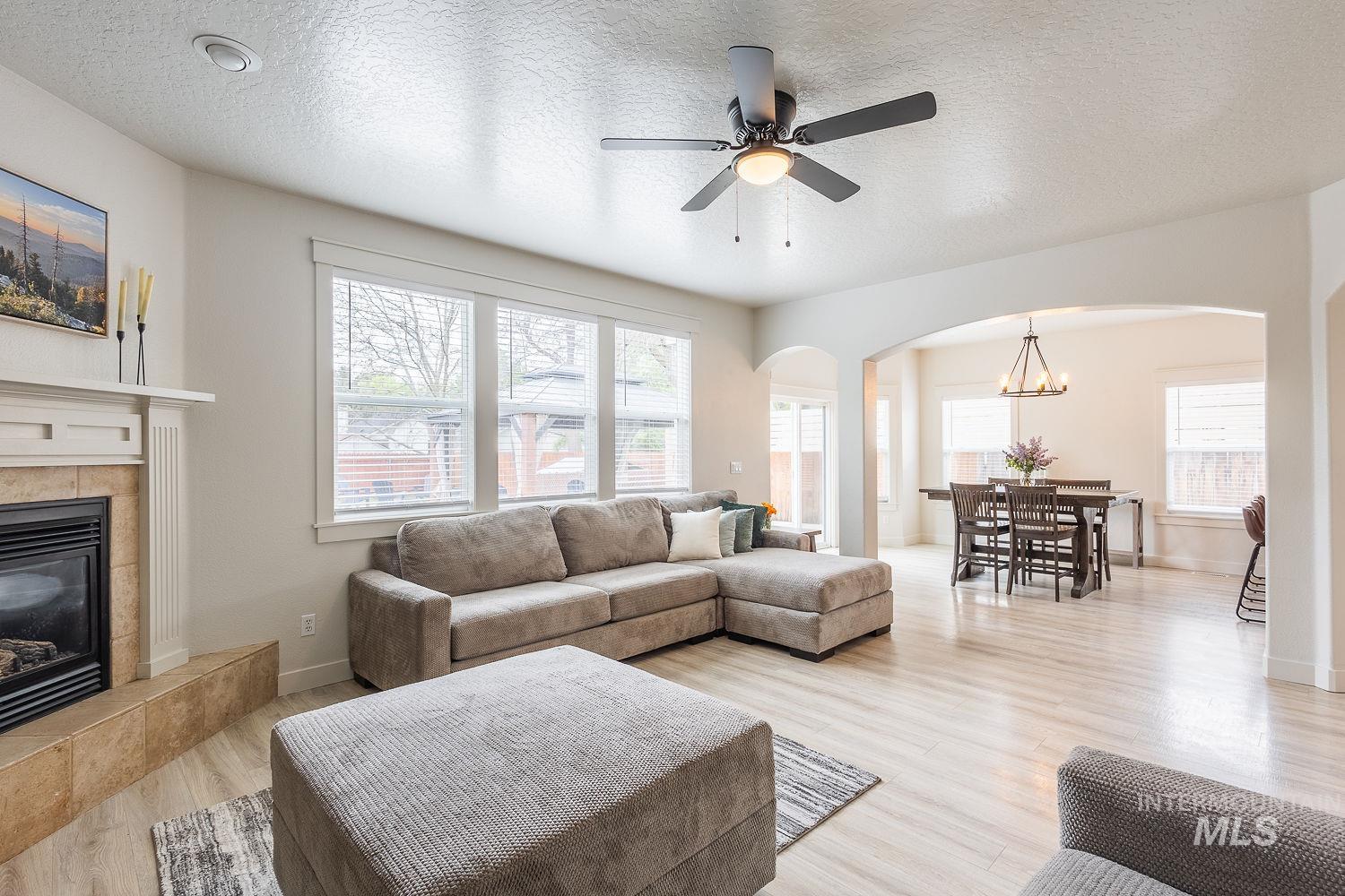 9095 W Dalton Place, Boise, Idaho 83704, 4 Bedrooms, 2.5 Bathrooms, Residential For Sale, Price $579,900,MLS 98983444