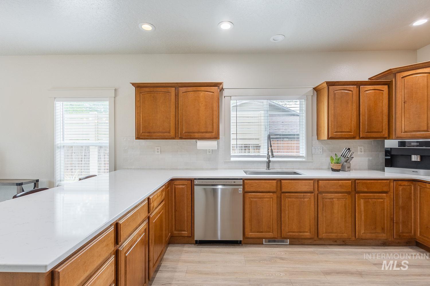 9095 W Dalton Place, Boise, Idaho 83704, 4 Bedrooms, 2.5 Bathrooms, Residential For Sale, Price $579,900,MLS 98983444