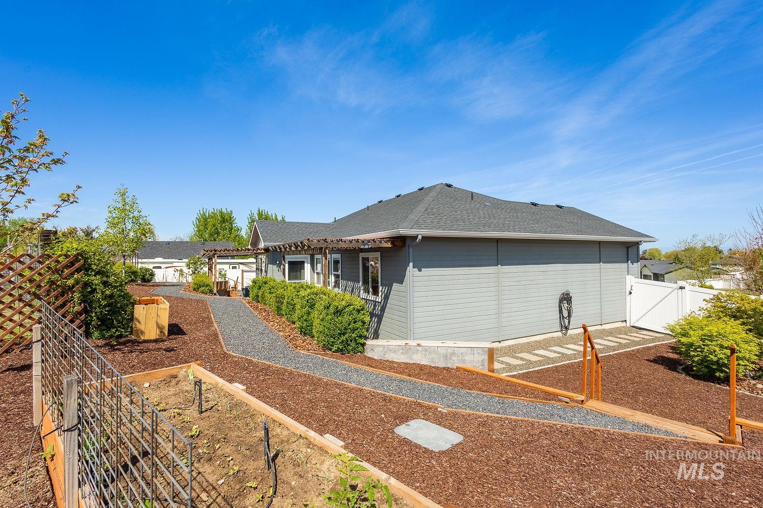 2380 Vista Ave., Payette, Idaho 83661, 3 Bedrooms, 2 Bathrooms, Residential For Sale, Price $429,900,MLS 98983445