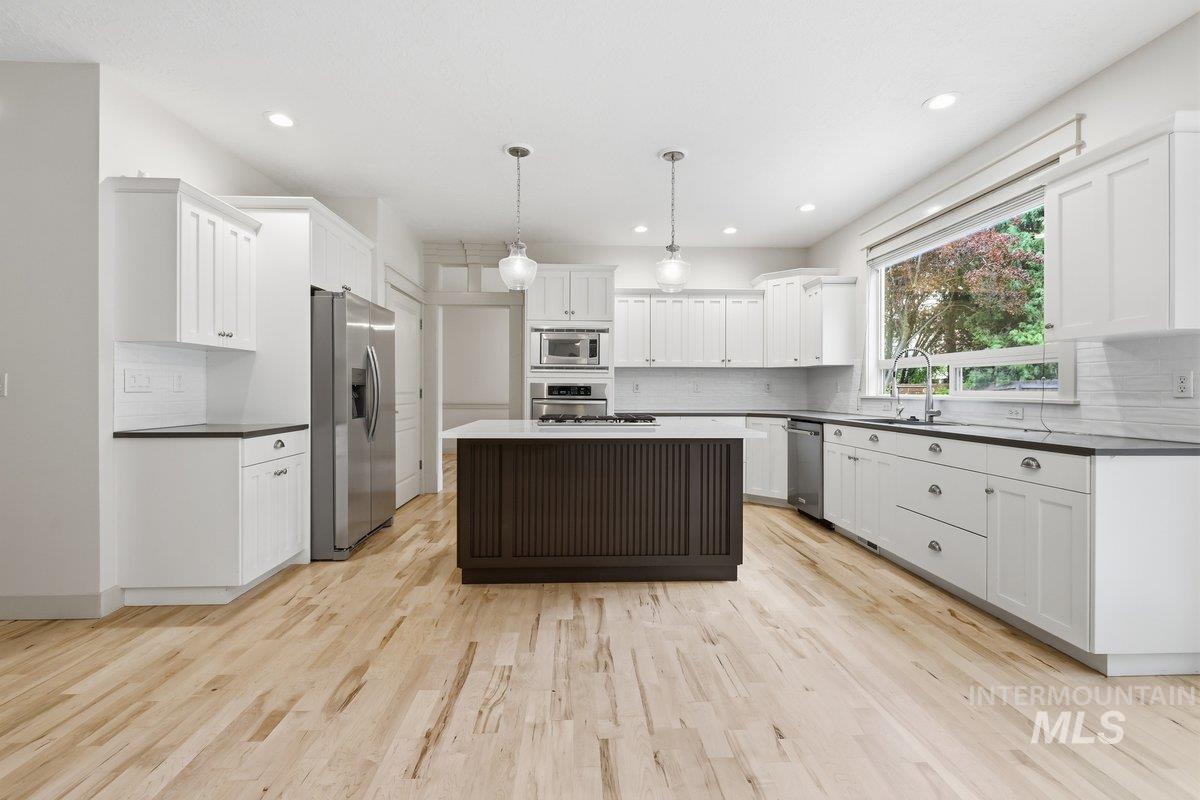 918 N Caledonia Place, Eagle, Idaho 83616, 4 Bedrooms, 2.5 Bathrooms, Residential For Sale, Price $879,900, 98983447