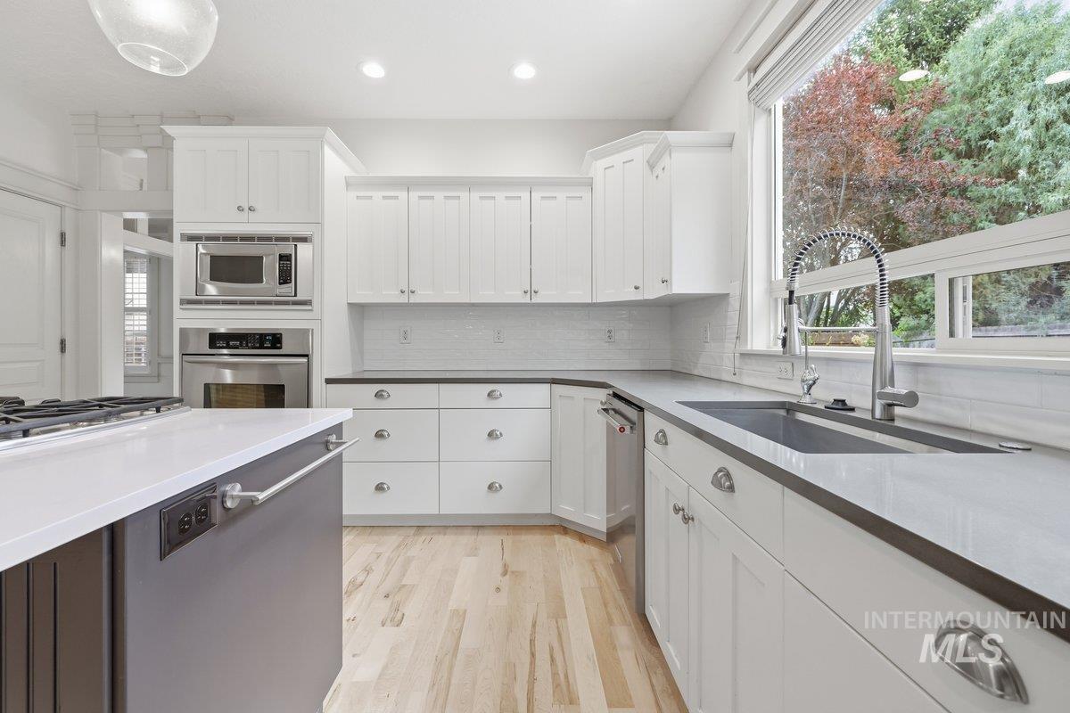 918 N Caledonia Place, Eagle, Idaho 83616, 4 Bedrooms, 2.5 Bathrooms, Residential For Sale, Price $879,900, 98983447