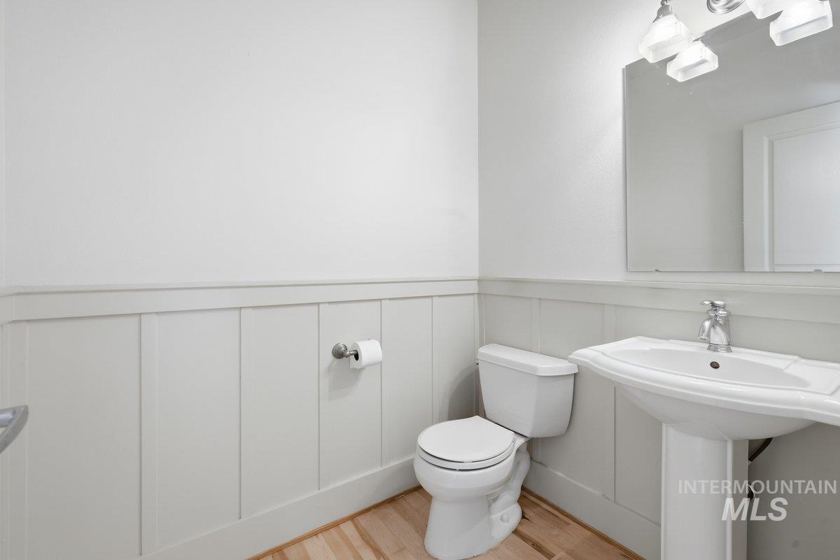 918 N Caledonia Place, Eagle, Idaho 83616, 4 Bedrooms, 2.5 Bathrooms, Residential For Sale, Price $879,900, 98983447