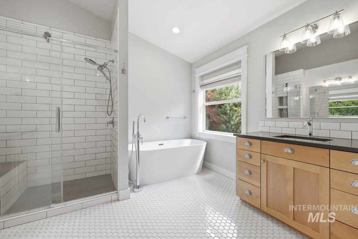 918 N Caledonia Place, Eagle, Idaho 83616, 4 Bedrooms, 2.5 Bathrooms, Residential For Sale, Price $879,900, 98983447