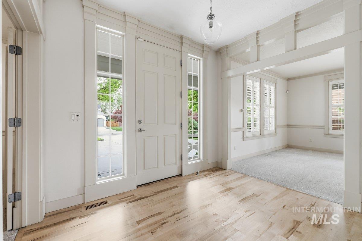 918 N Caledonia Place, Eagle, Idaho 83616, 4 Bedrooms, 2.5 Bathrooms, Residential For Sale, Price $879,900, 98983447