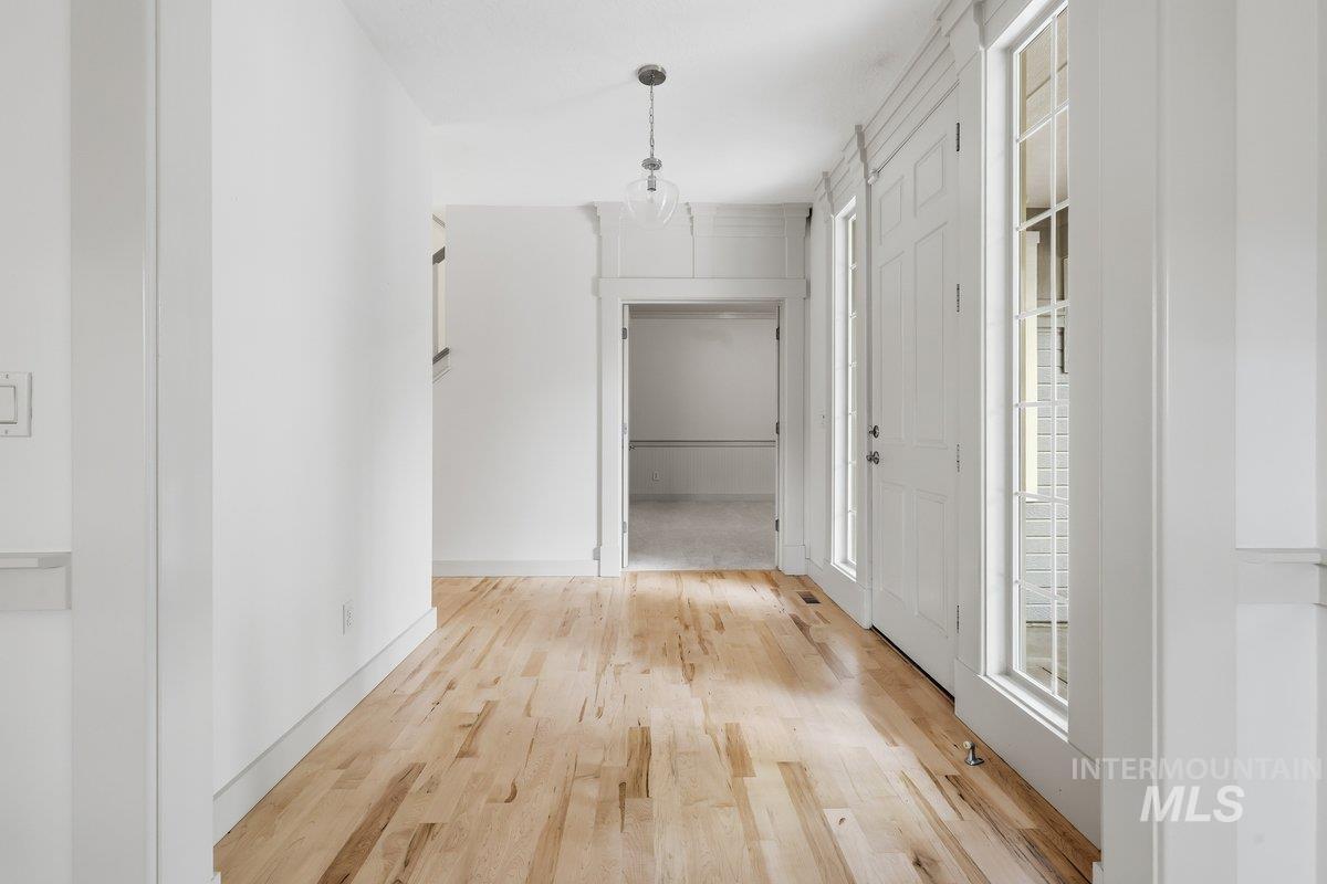 918 N Caledonia Place, Eagle, Idaho 83616, 4 Bedrooms, 2.5 Bathrooms, Residential For Sale, Price $879,900, 98983447