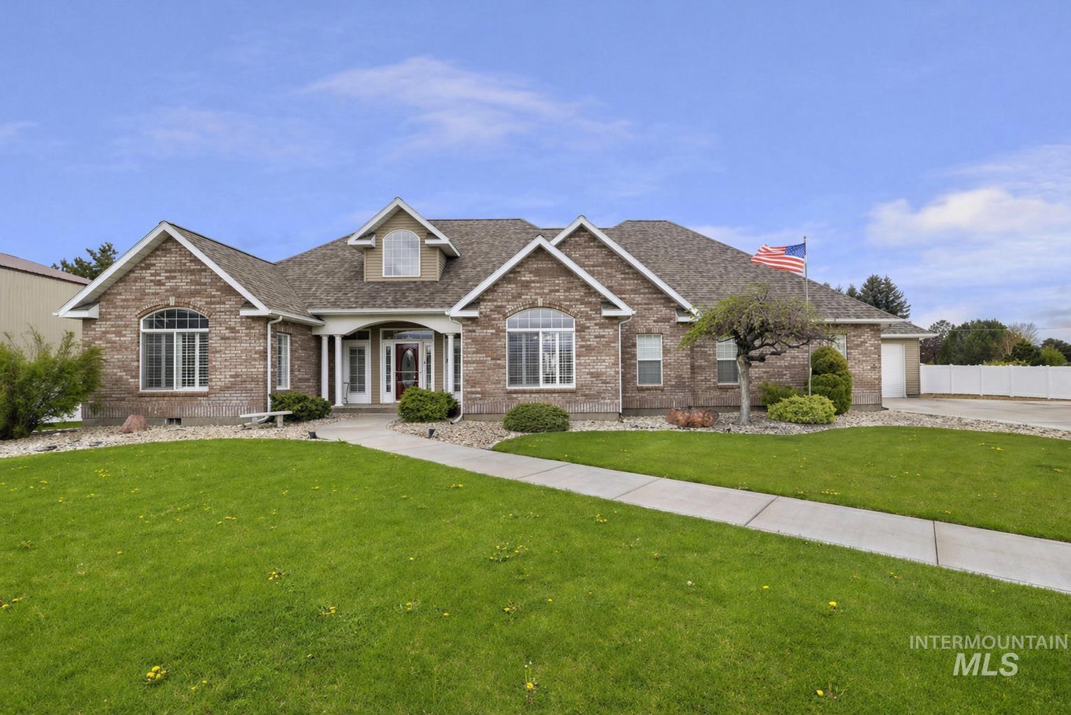 2506 E 3707 N, Twin Falls, Idaho 83301, 3 Bedrooms, 3 Bathrooms, Residential For Sale, Price $639,900,MLS 98983451