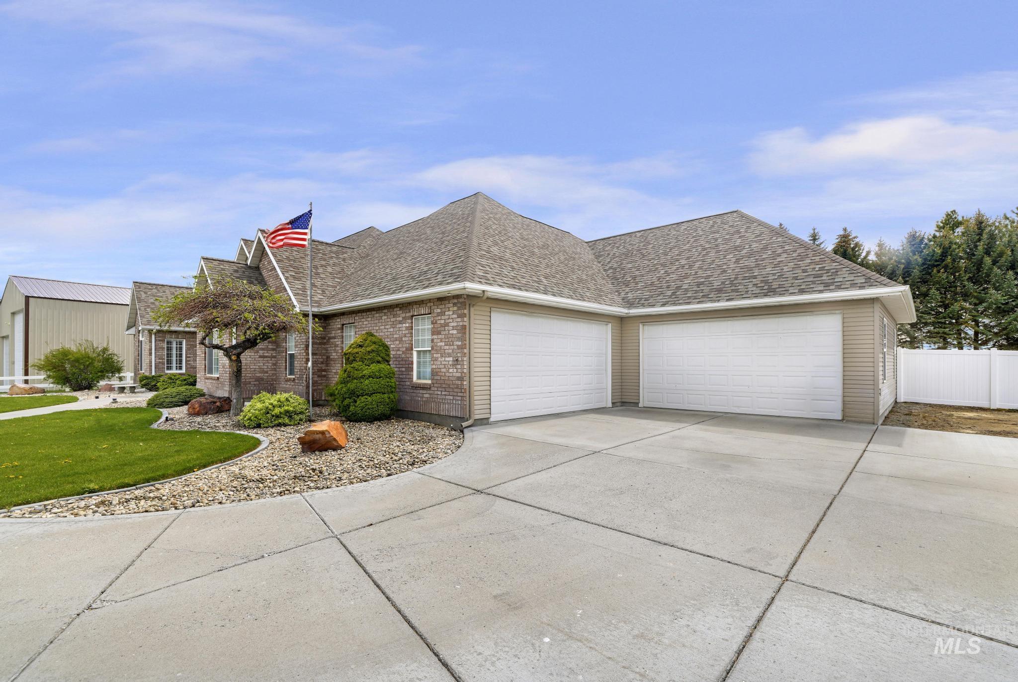 2506 E 3707 N, Twin Falls, Idaho 83301, 3 Bedrooms, 3 Bathrooms, Residential For Sale, Price $639,900,MLS 98983451