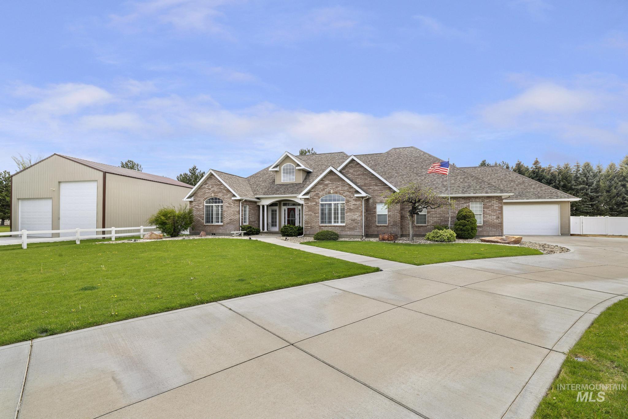 2506 E 3707 N, Twin Falls, Idaho 83301, 3 Bedrooms, 3 Bathrooms, Residential For Sale, Price $639,900,MLS 98983451