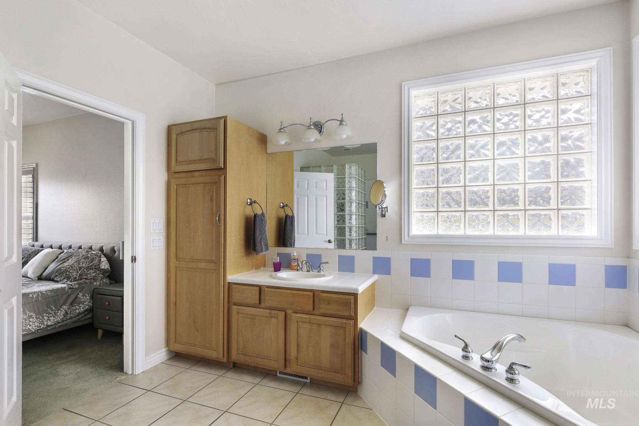 2506 E 3707 N, Twin Falls, Idaho 83301, 3 Bedrooms, 3 Bathrooms, Residential For Sale, Price $639,900,MLS 98983451