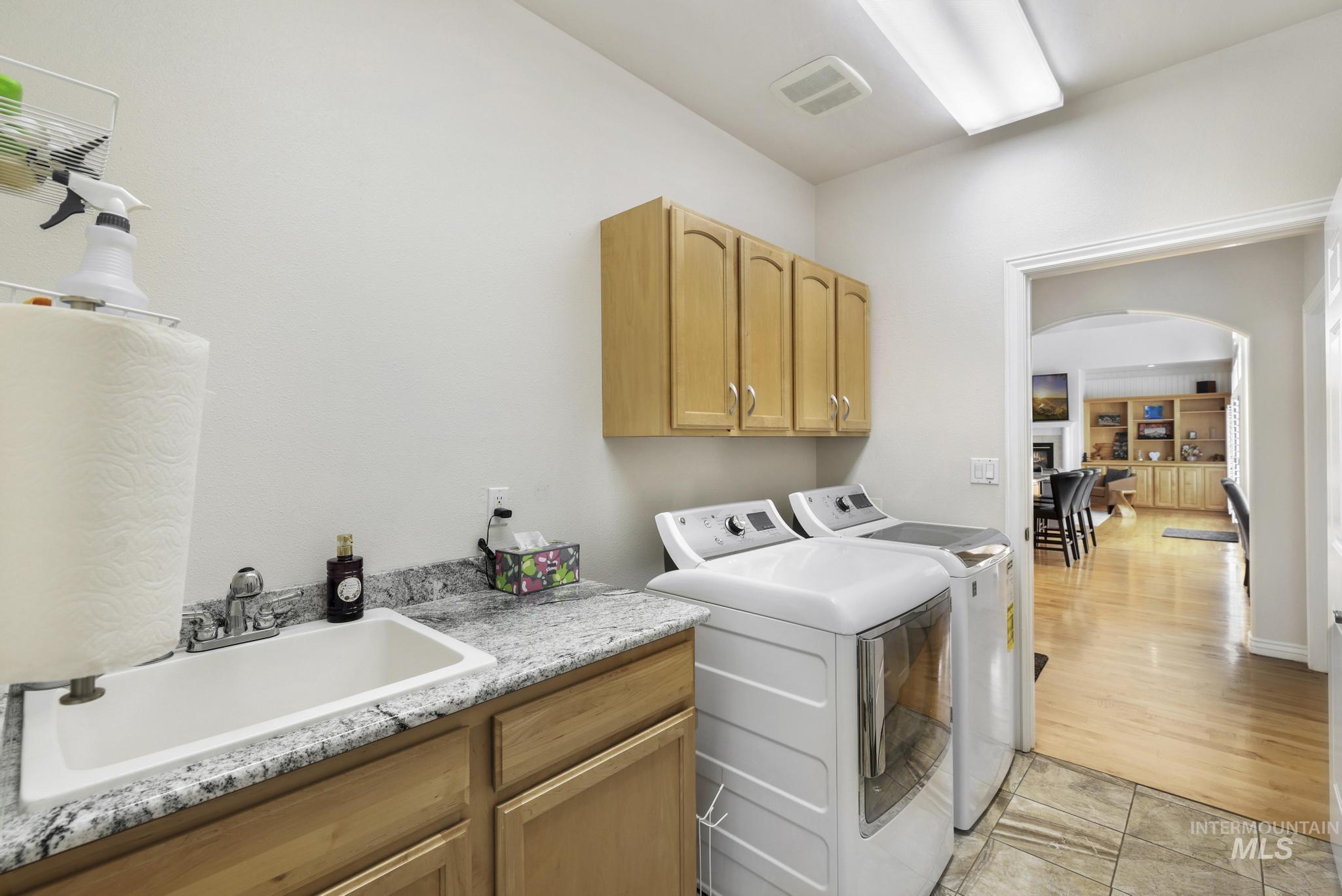 2506 E 3707 N, Twin Falls, Idaho 83301, 3 Bedrooms, 3 Bathrooms, Residential For Sale, Price $639,900,MLS 98983451