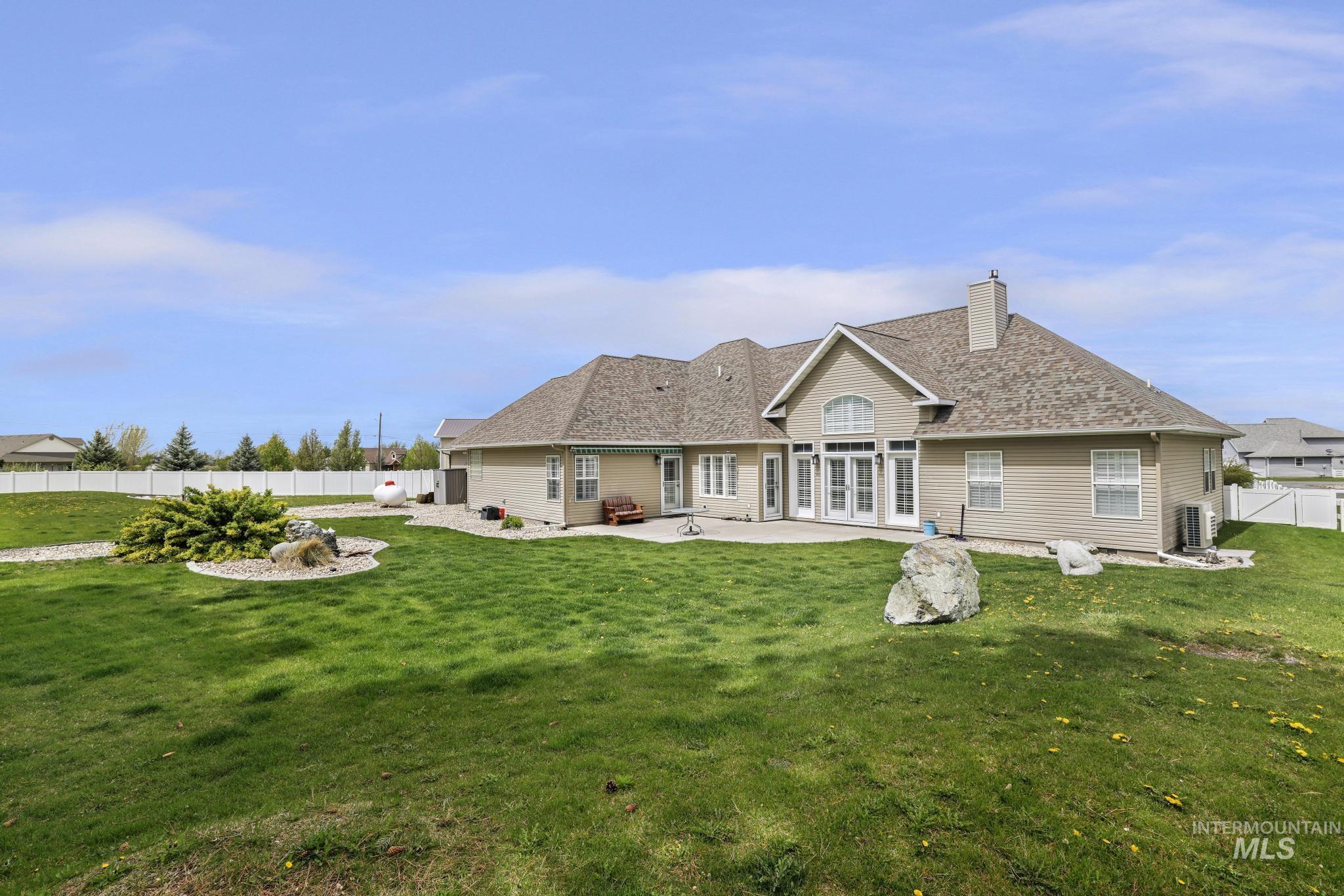 2506 E 3707 N, Twin Falls, Idaho 83301, 3 Bedrooms, 3 Bathrooms, Residential For Sale, Price $639,900,MLS 98983451