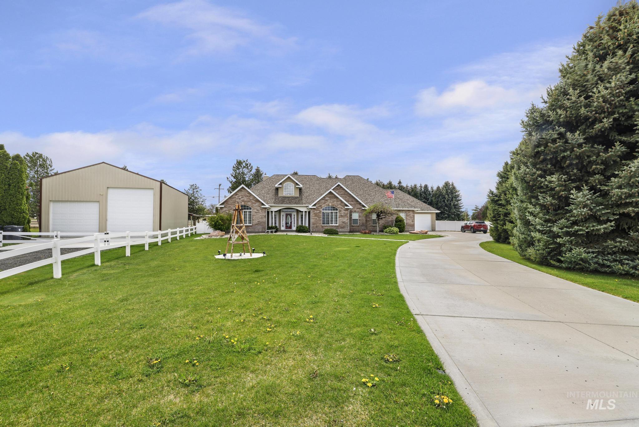 2506 E 3707 N, Twin Falls, Idaho 83301, 3 Bedrooms, 3 Bathrooms, Residential For Sale, Price $639,900,MLS 98983451