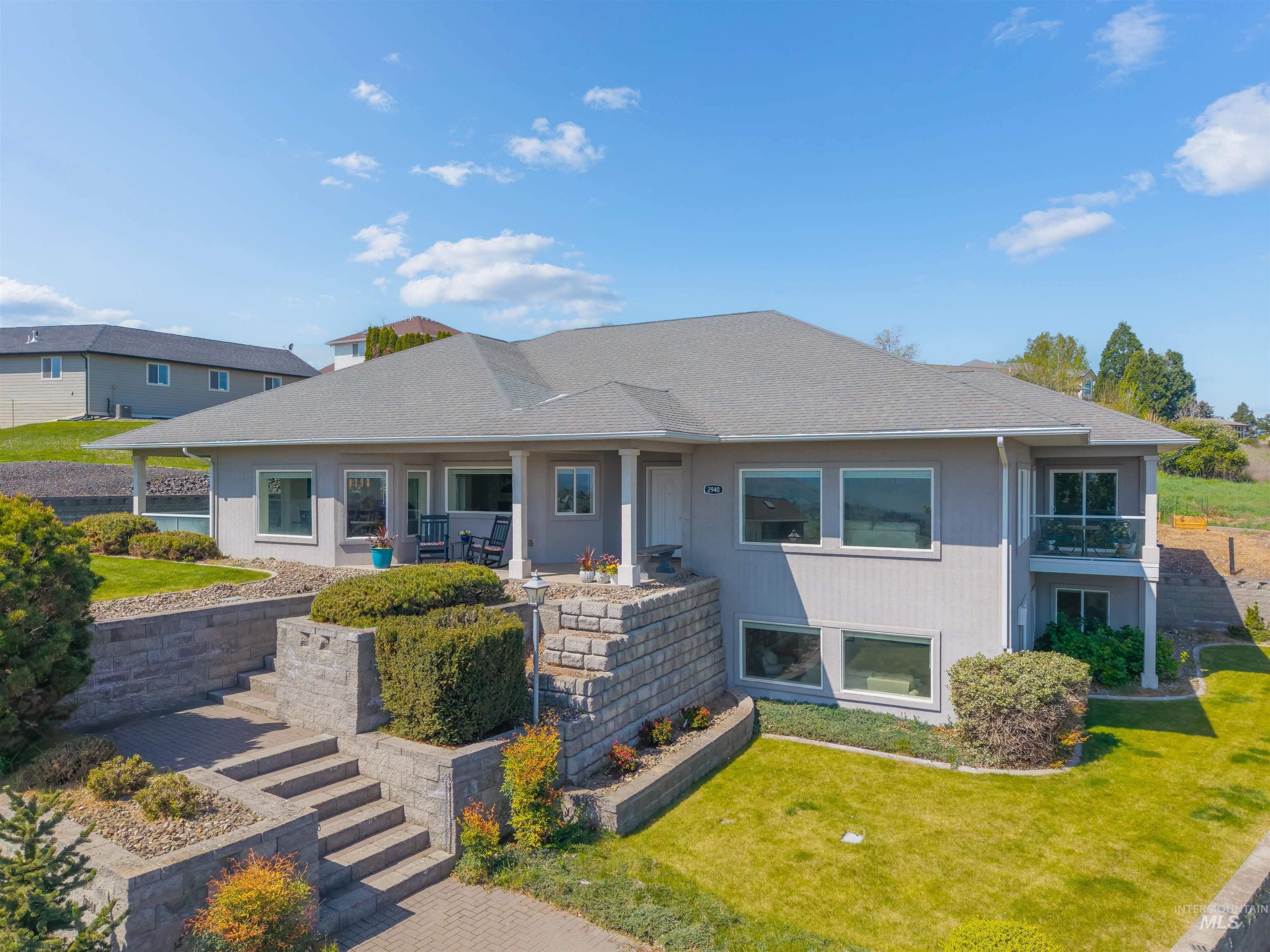 2940 Dove Place, Clarkston, Washington 99403, 3 Bedrooms, 4 Bathrooms, Residential For Sale, Price $899,999, 98983452