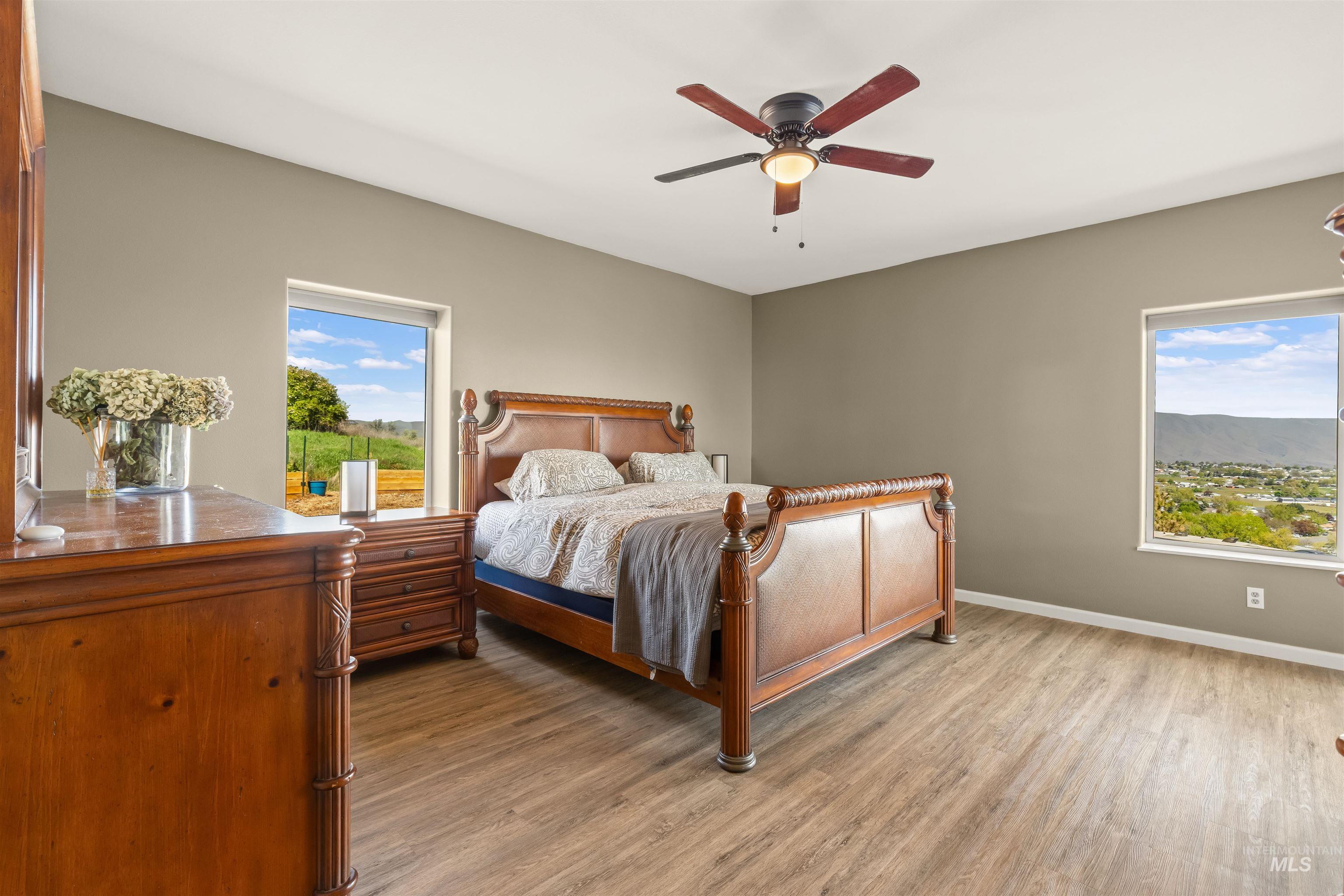 2940 Dove Place, Clarkston, Washington 99403, 3 Bedrooms, 4 Bathrooms, Residential For Sale, Price $899,999, 98983452