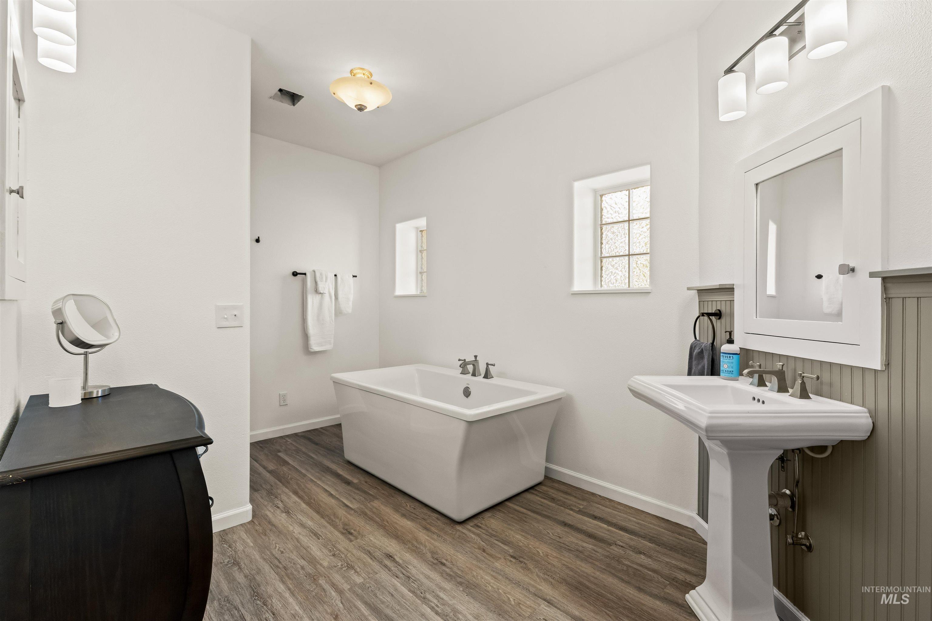 2940 Dove Place, Clarkston, Washington 99403, 3 Bedrooms, 4 Bathrooms, Residential For Sale, Price $899,999, 98983452