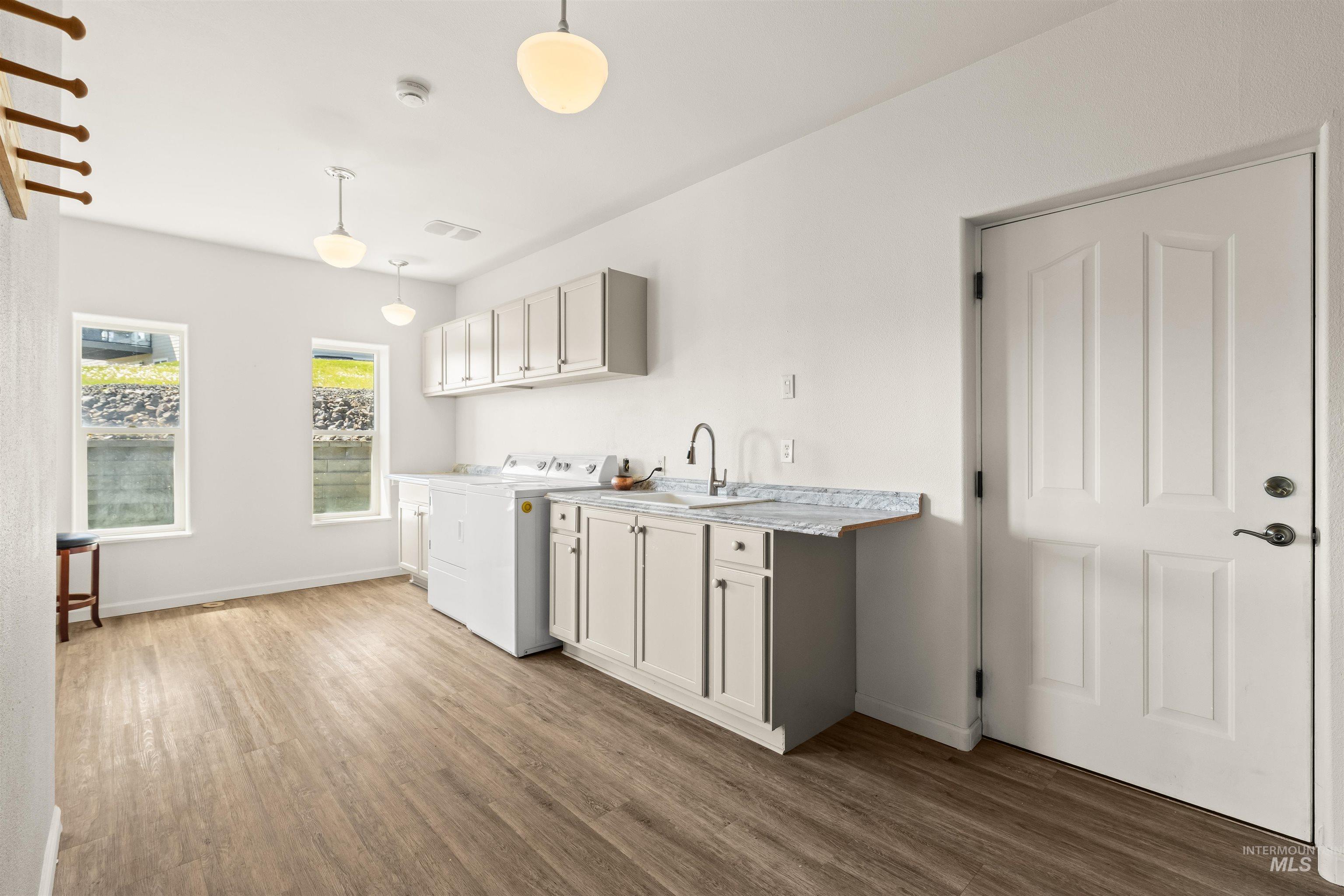 2940 Dove Place, Clarkston, Washington 99403, 3 Bedrooms, 4 Bathrooms, Residential For Sale, Price $899,999, 98983452