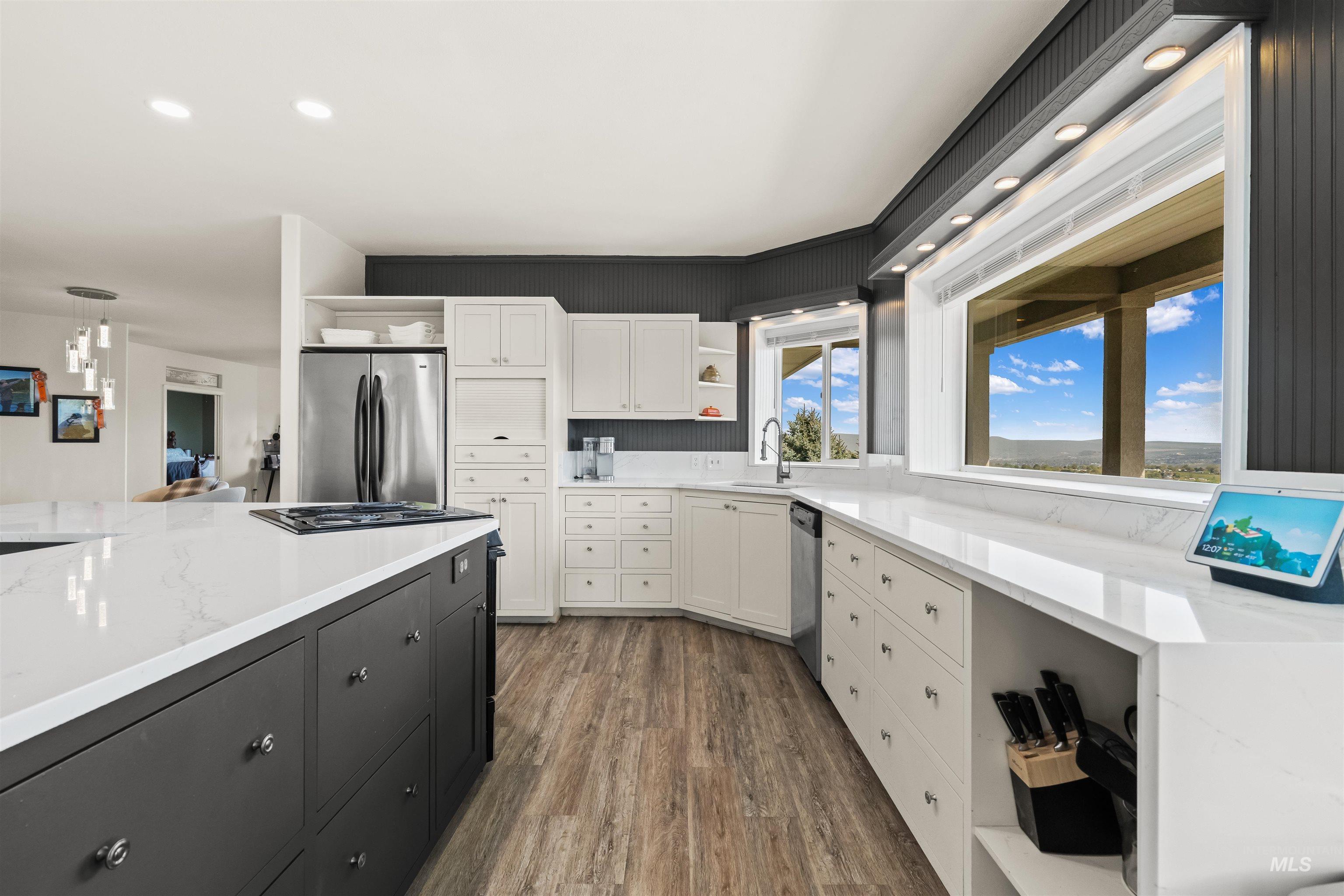 2940 Dove Place, Clarkston, Washington 99403, 3 Bedrooms, 4 Bathrooms, Residential For Sale, Price $899,999, 98983452