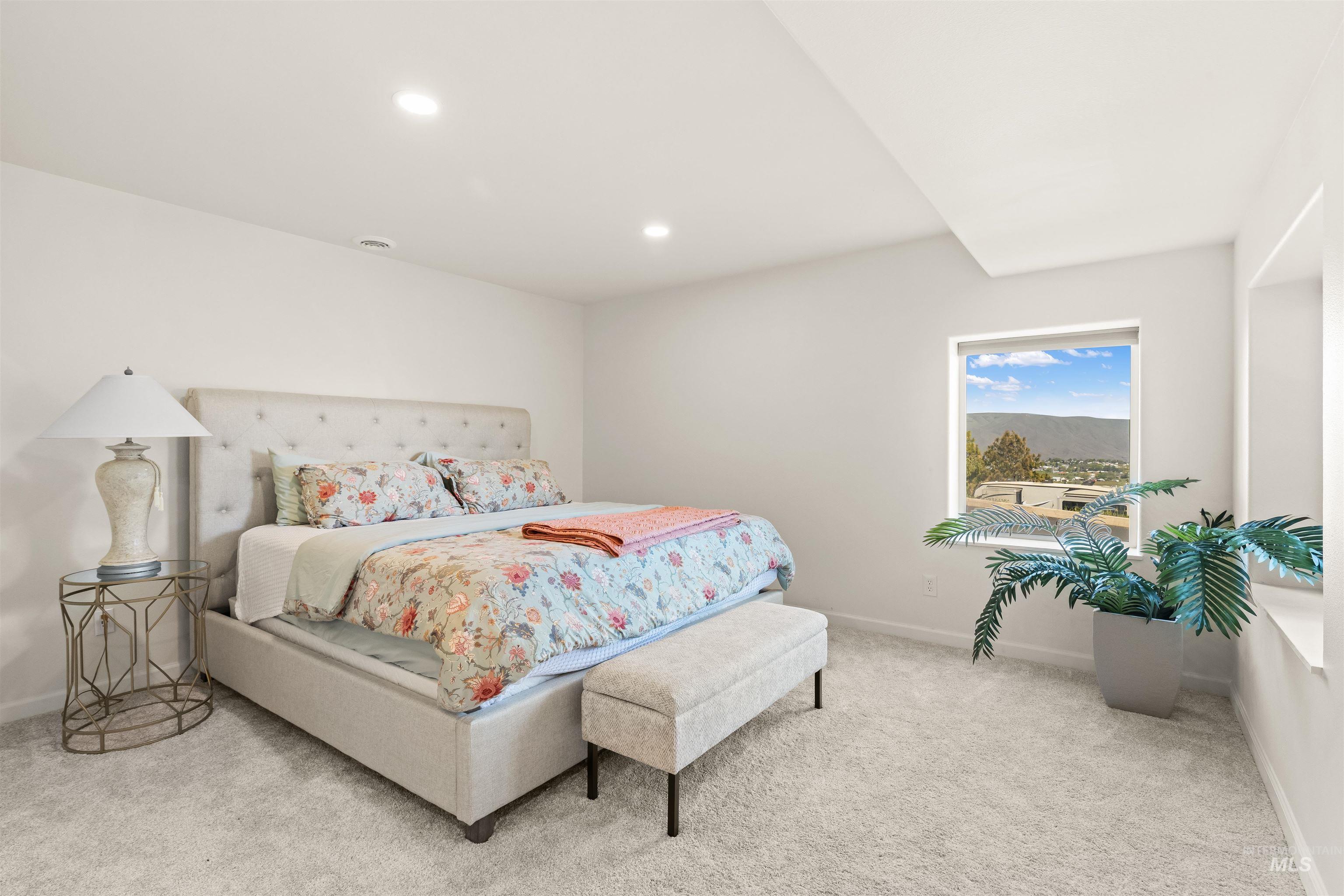 2940 Dove Place, Clarkston, Washington 99403, 3 Bedrooms, 4 Bathrooms, Residential For Sale, Price $899,999, 98983452