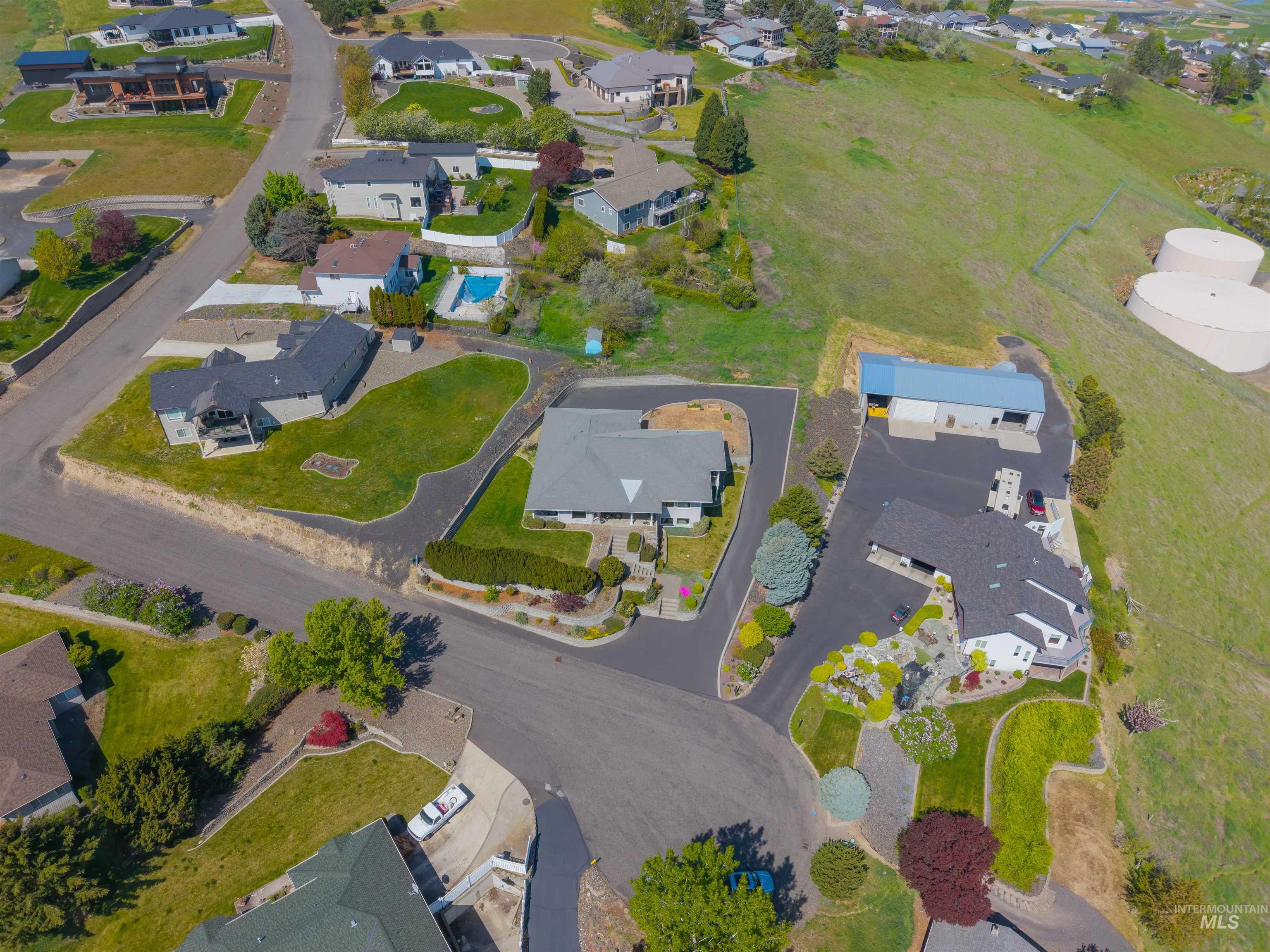 2940 Dove Place, Clarkston, Washington 99403, 3 Bedrooms, 4 Bathrooms, Residential For Sale, Price $899,999, 98983452