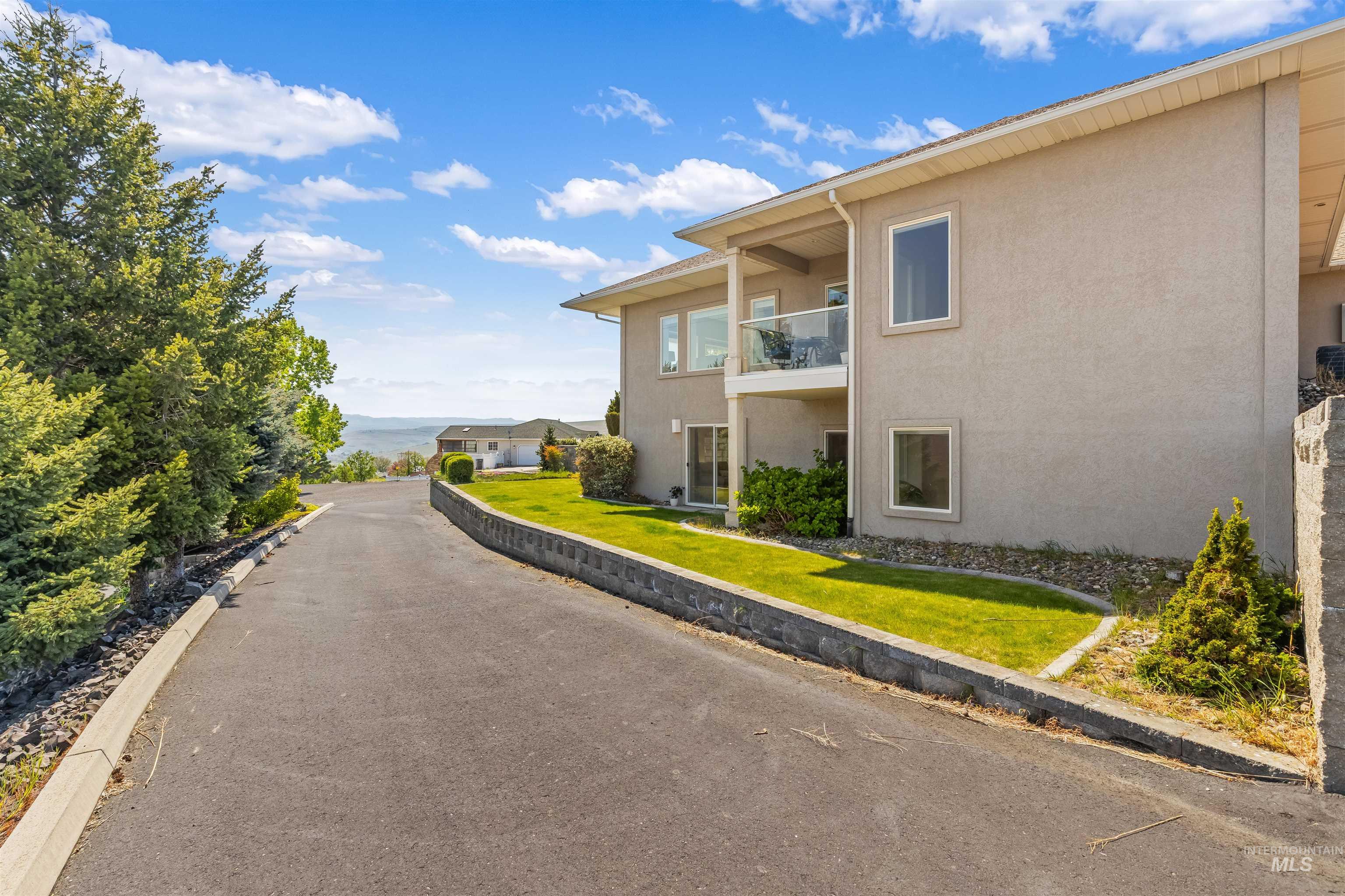 2940 Dove Place, Clarkston, Washington 99403, 3 Bedrooms, 4 Bathrooms, Residential For Sale, Price $899,999, 98983452