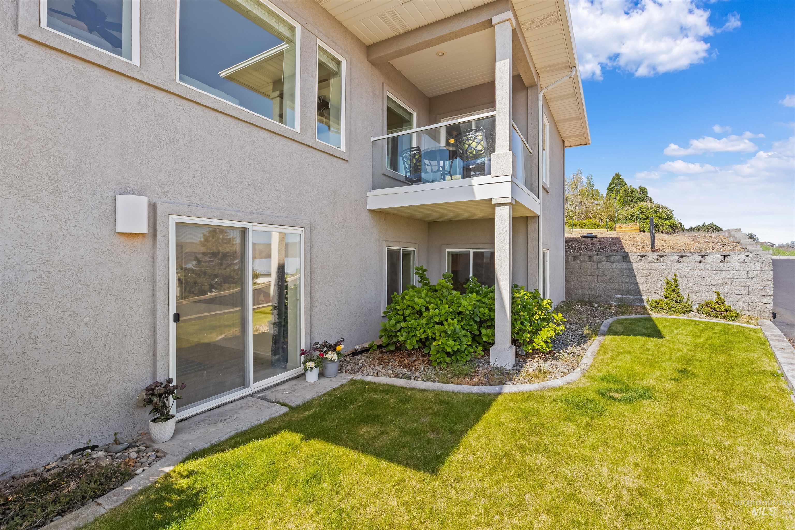 2940 Dove Place, Clarkston, Washington 99403, 3 Bedrooms, 4 Bathrooms, Residential For Sale, Price $899,999, 98983452