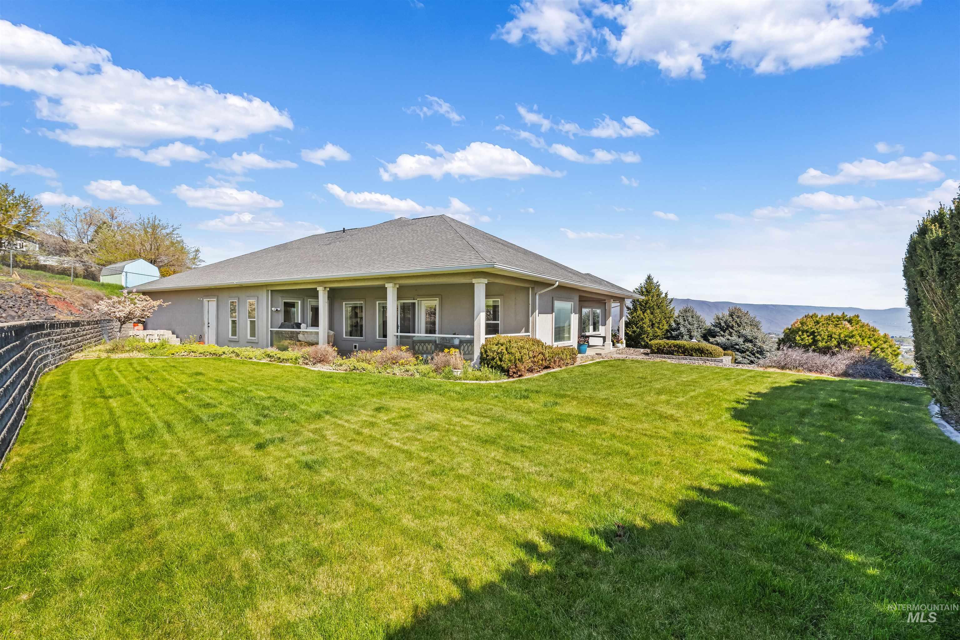 2940 Dove Place, Clarkston, Washington 99403, 3 Bedrooms, 4 Bathrooms, Residential For Sale, Price $899,999, 98983452