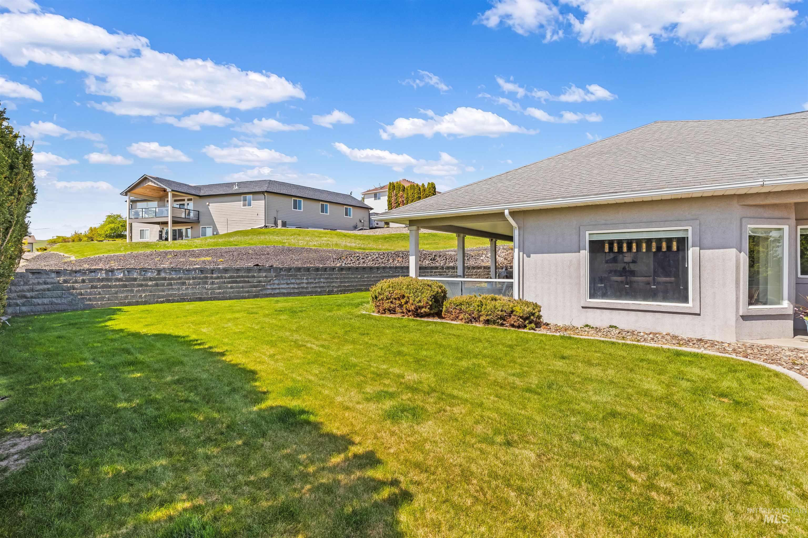 2940 Dove Place, Clarkston, Washington 99403, 3 Bedrooms, 4 Bathrooms, Residential For Sale, Price $899,999, 98983452