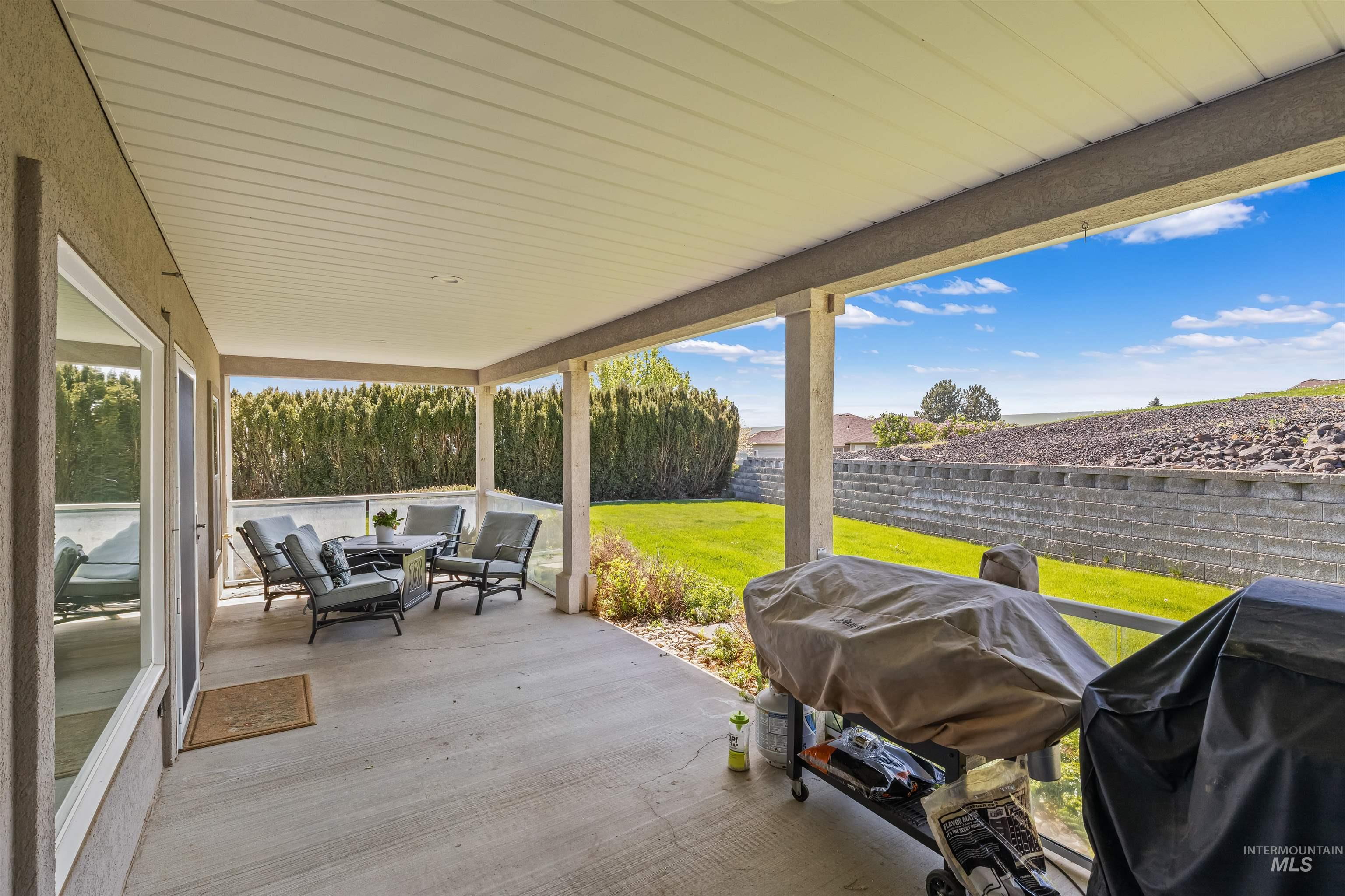 2940 Dove Place, Clarkston, Washington 99403, 3 Bedrooms, 4 Bathrooms, Residential For Sale, Price $899,999, 98983452