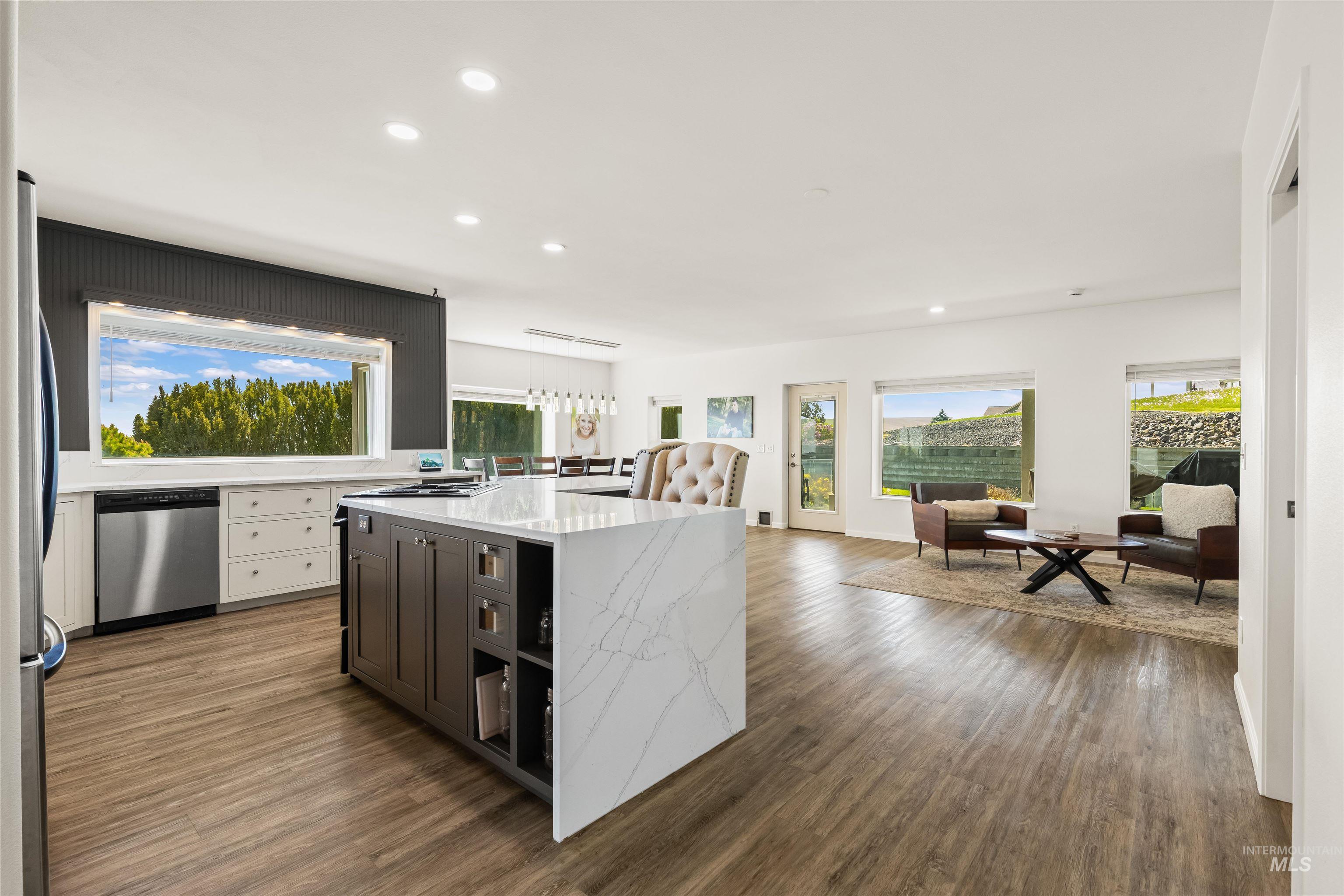 2940 Dove Place, Clarkston, Washington 99403, 3 Bedrooms, 4 Bathrooms, Residential For Sale, Price $899,999, 98983452