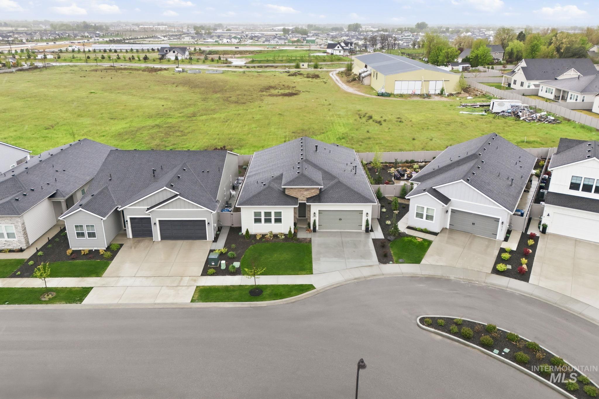 8739 W Pickett Creek St, Star, Idaho 83669, 2 Bedrooms, 2.5 Bathrooms, Residential For Sale, Price $675,000,MLS 98983455