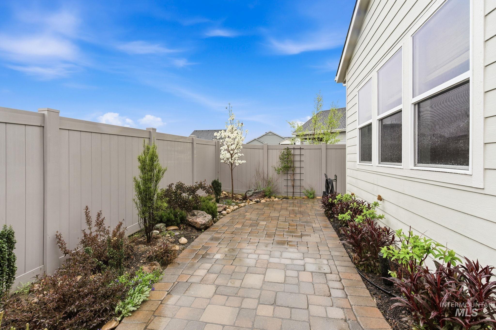 8739 W Pickett Creek St, Star, Idaho 83669, 2 Bedrooms, 2.5 Bathrooms, Residential For Sale, Price $675,000,MLS 98983455