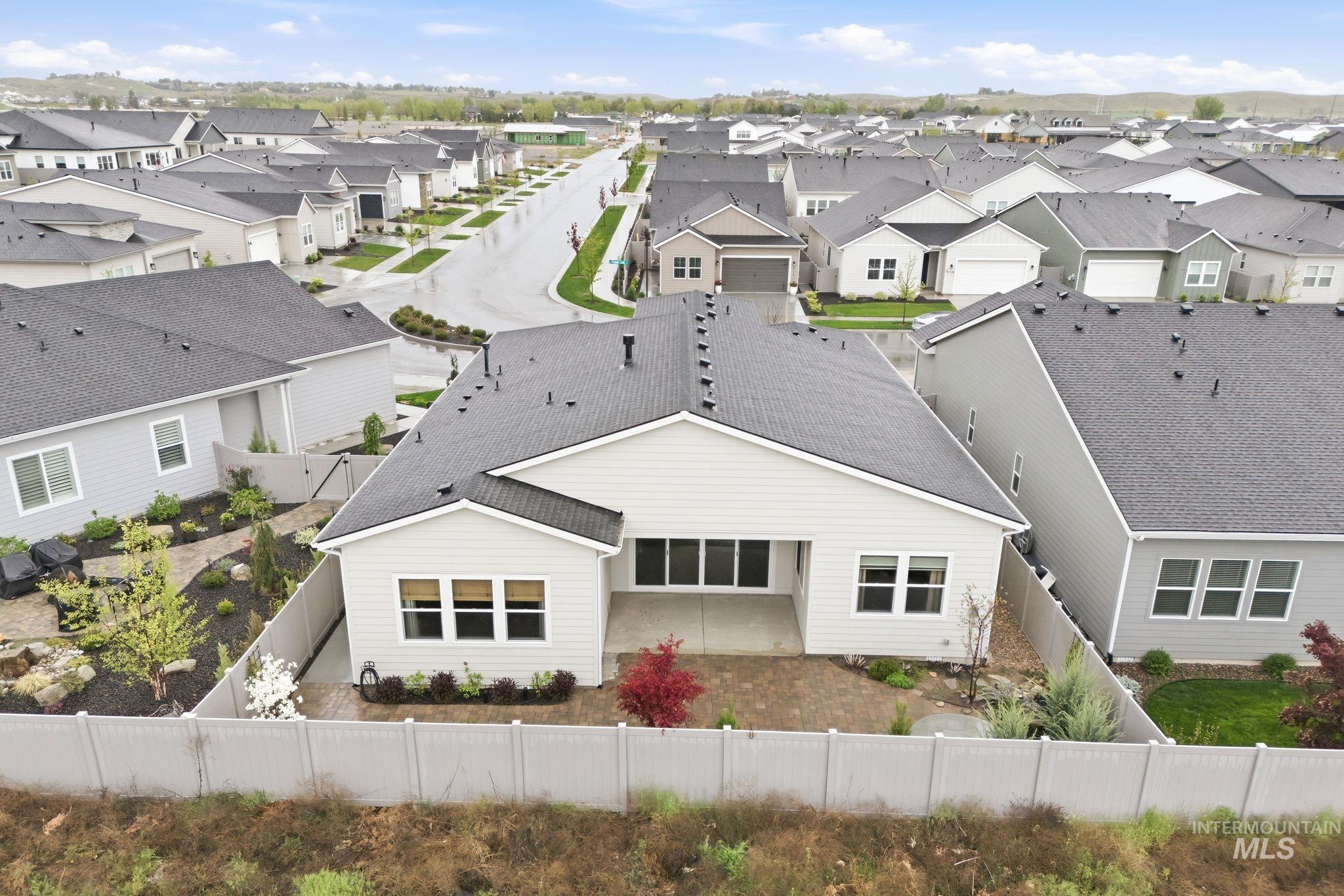 8739 W Pickett Creek St, Star, Idaho 83669, 2 Bedrooms, 2.5 Bathrooms, Residential For Sale, Price $675,000,MLS 98983455