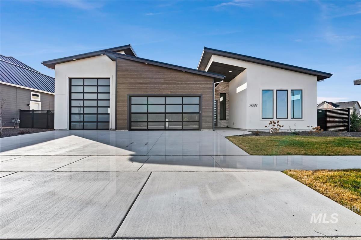7689 W Lookout View St, Meridian, Idaho 83646, 3 Bedrooms, 2.5 Bathrooms, Residential For Sale, Price $899,900, 98983456