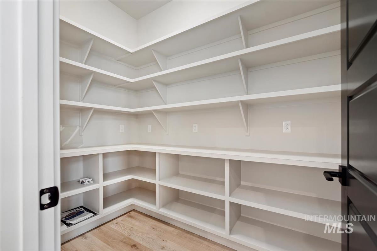 7689 W Lookout View St, Meridian, Idaho 83646, 3 Bedrooms, 2.5 Bathrooms, Residential For Sale, Price $899,900,MLS 98983456