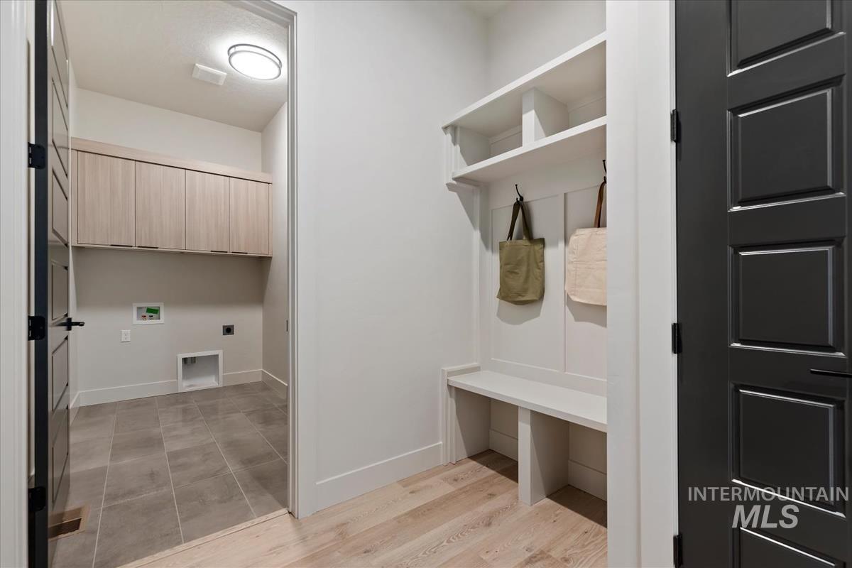 7689 W Lookout View St, Meridian, Idaho 83646, 3 Bedrooms, 2.5 Bathrooms, Residential For Sale, Price $899,900,MLS 98983456