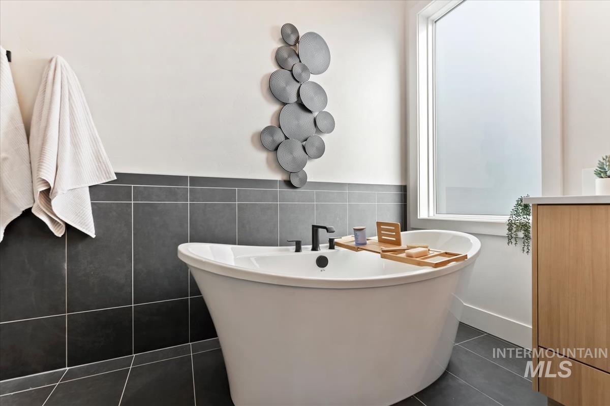 7689 W Lookout View St, Meridian, Idaho 83646, 3 Bedrooms, 2.5 Bathrooms, Residential For Sale, Price $899,900,MLS 98983456