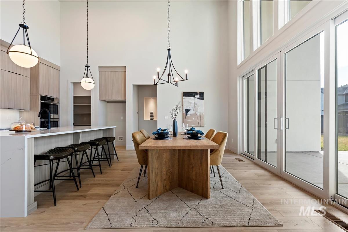 7689 W Lookout View St, Meridian, Idaho 83646, 3 Bedrooms, 2.5 Bathrooms, Residential For Sale, Price $899,900,MLS 98983456