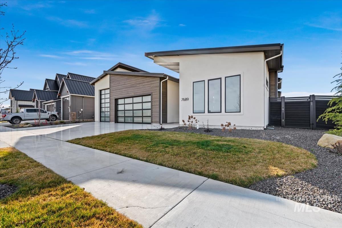 7689 W Lookout View St, Meridian, Idaho 83646, 3 Bedrooms, 2.5 Bathrooms, Residential For Sale, Price $899,900,MLS 98983456