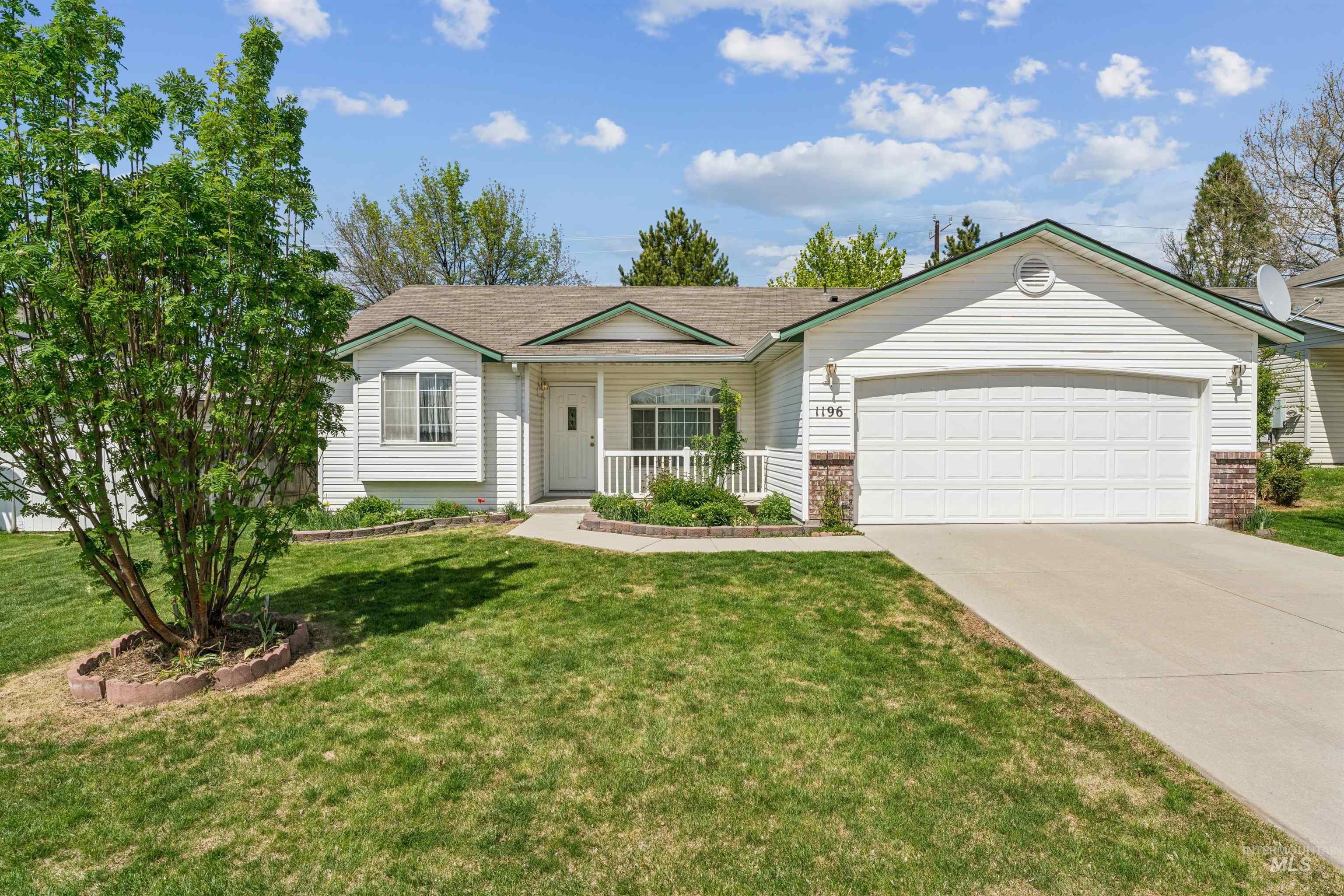 1196 W Karat Way, Kuna, Idaho 83634, 3 Bedrooms, 2 Bathrooms, Residential For Sale, Price $370,000,MLS 98983460