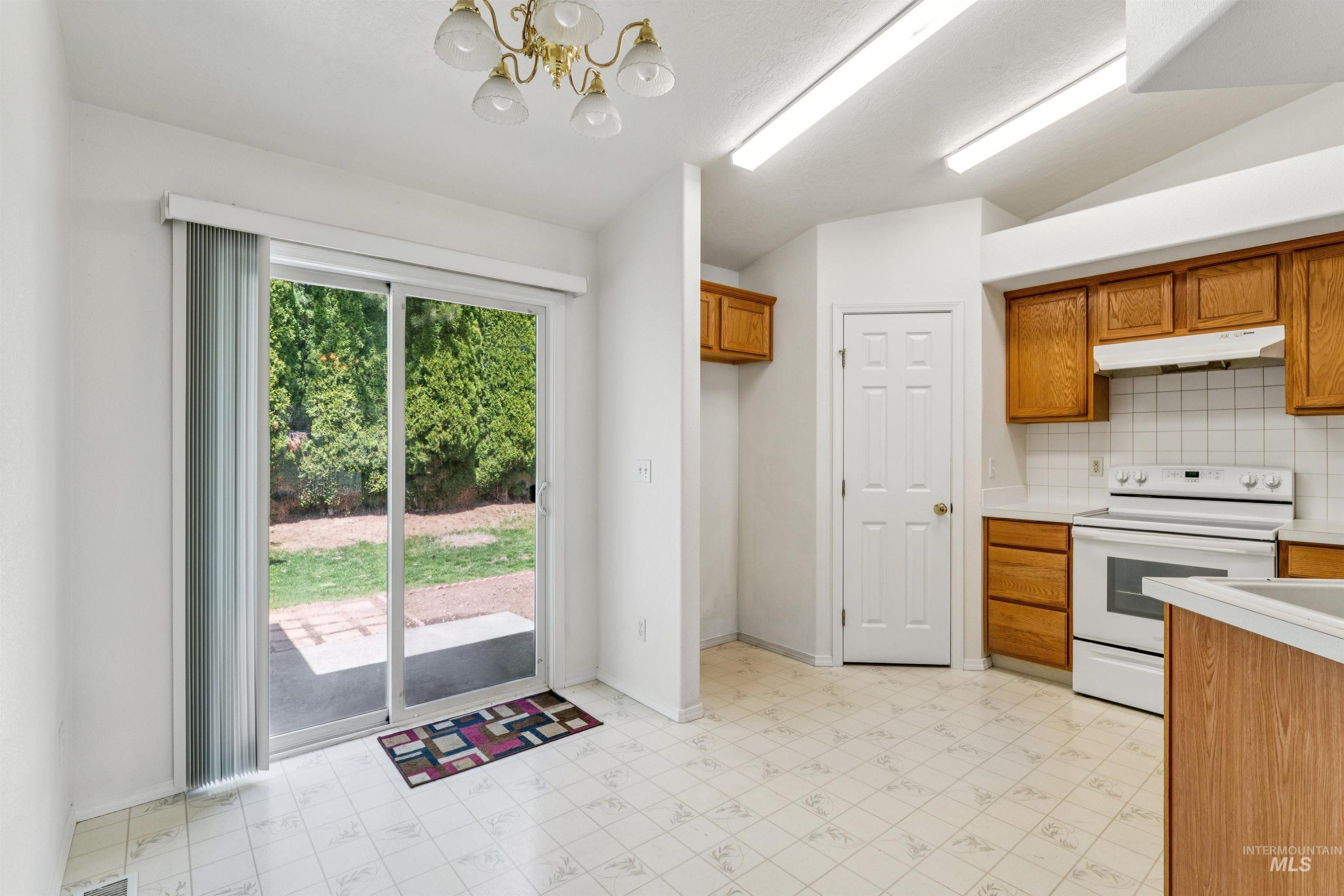 1196 W Karat Way, Kuna, Idaho 83634, 3 Bedrooms, 2 Bathrooms, Residential For Sale, Price $370,000,MLS 98983460