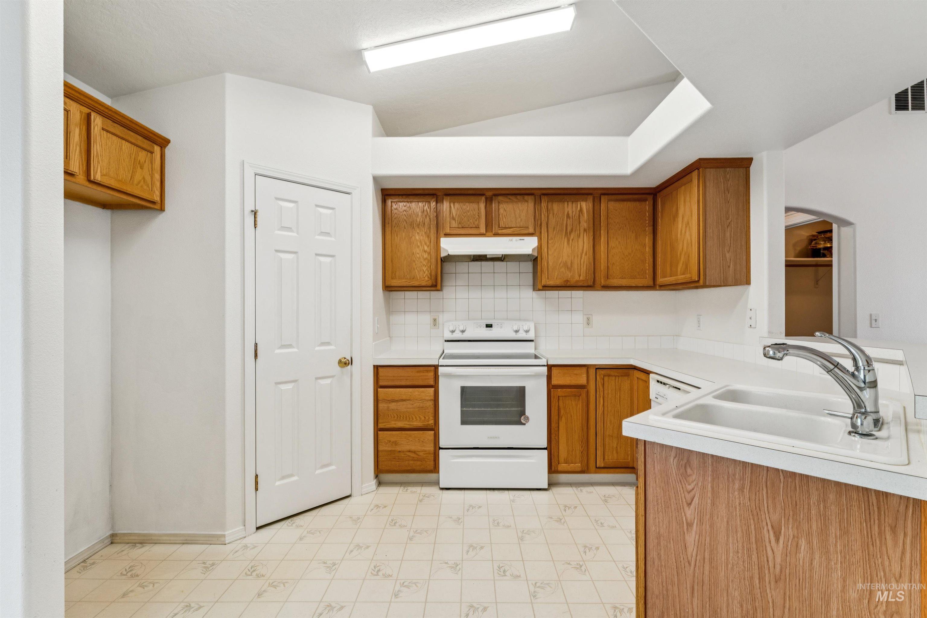 1196 W Karat Way, Kuna, Idaho 83634, 3 Bedrooms, 2 Bathrooms, Residential For Sale, Price $370,000,MLS 98983460