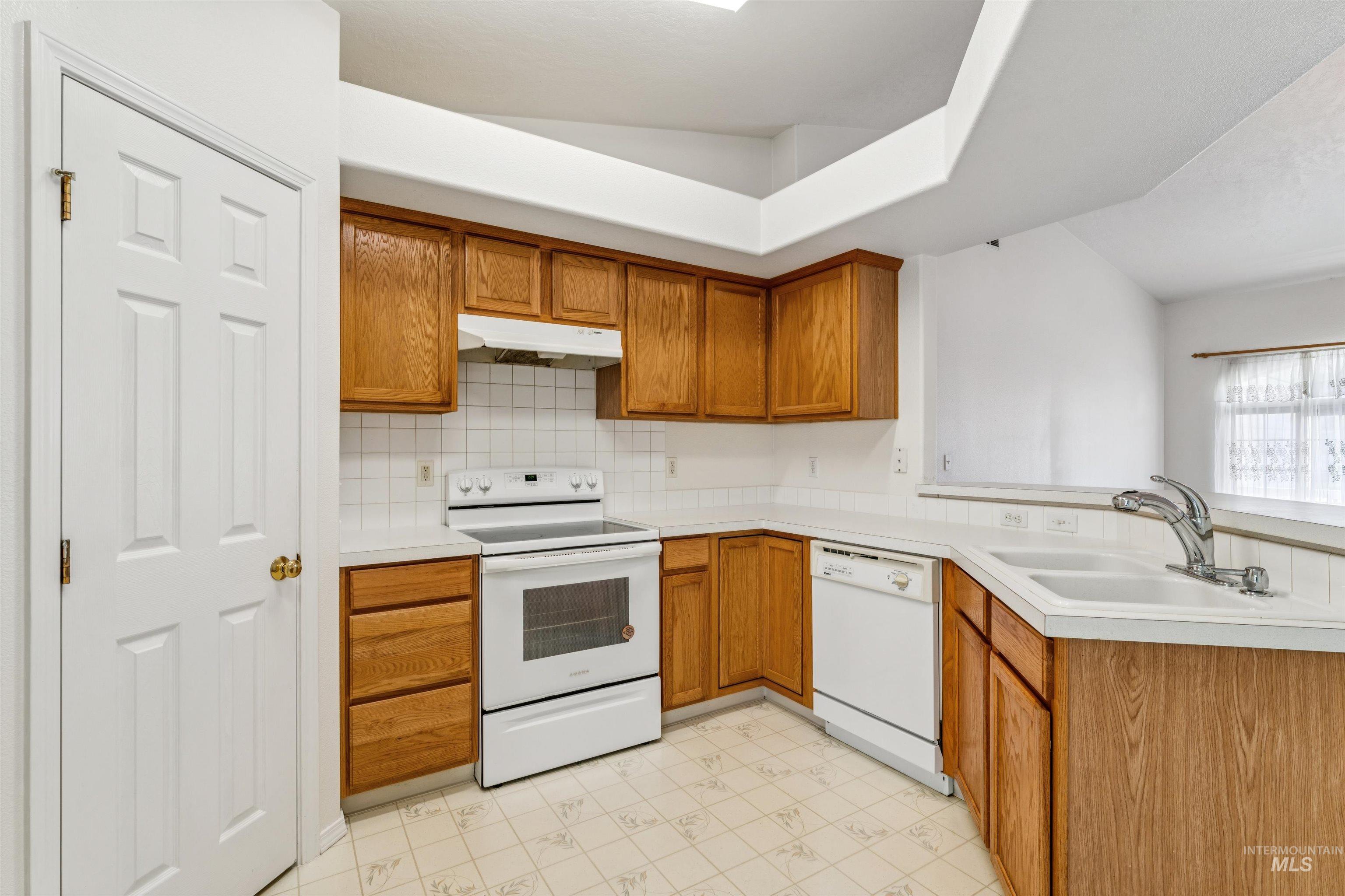 1196 W Karat Way, Kuna, Idaho 83634, 3 Bedrooms, 2 Bathrooms, Residential For Sale, Price $370,000,MLS 98983460