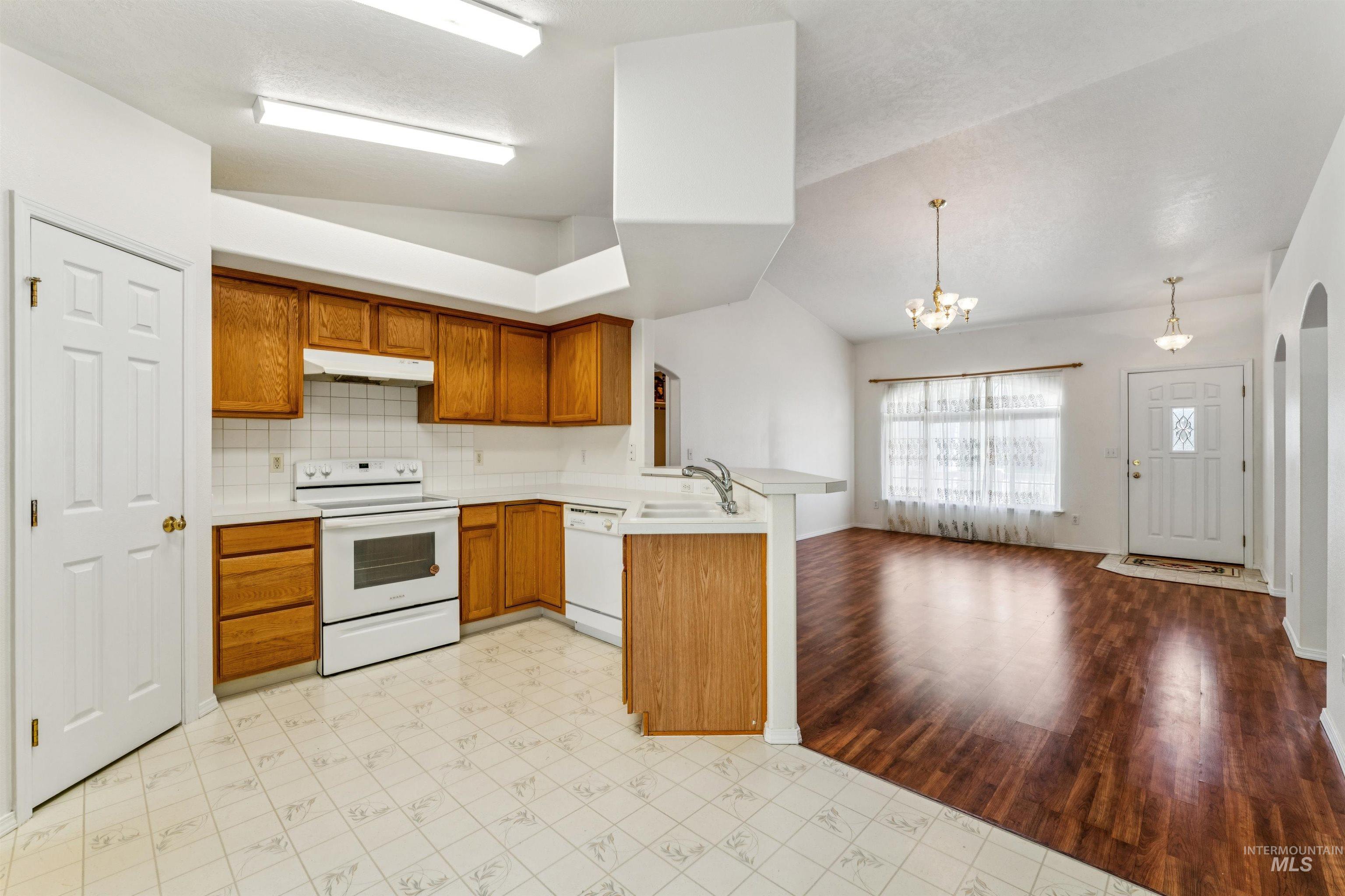 1196 W Karat Way, Kuna, Idaho 83634, 3 Bedrooms, 2 Bathrooms, Residential For Sale, Price $370,000,MLS 98983460