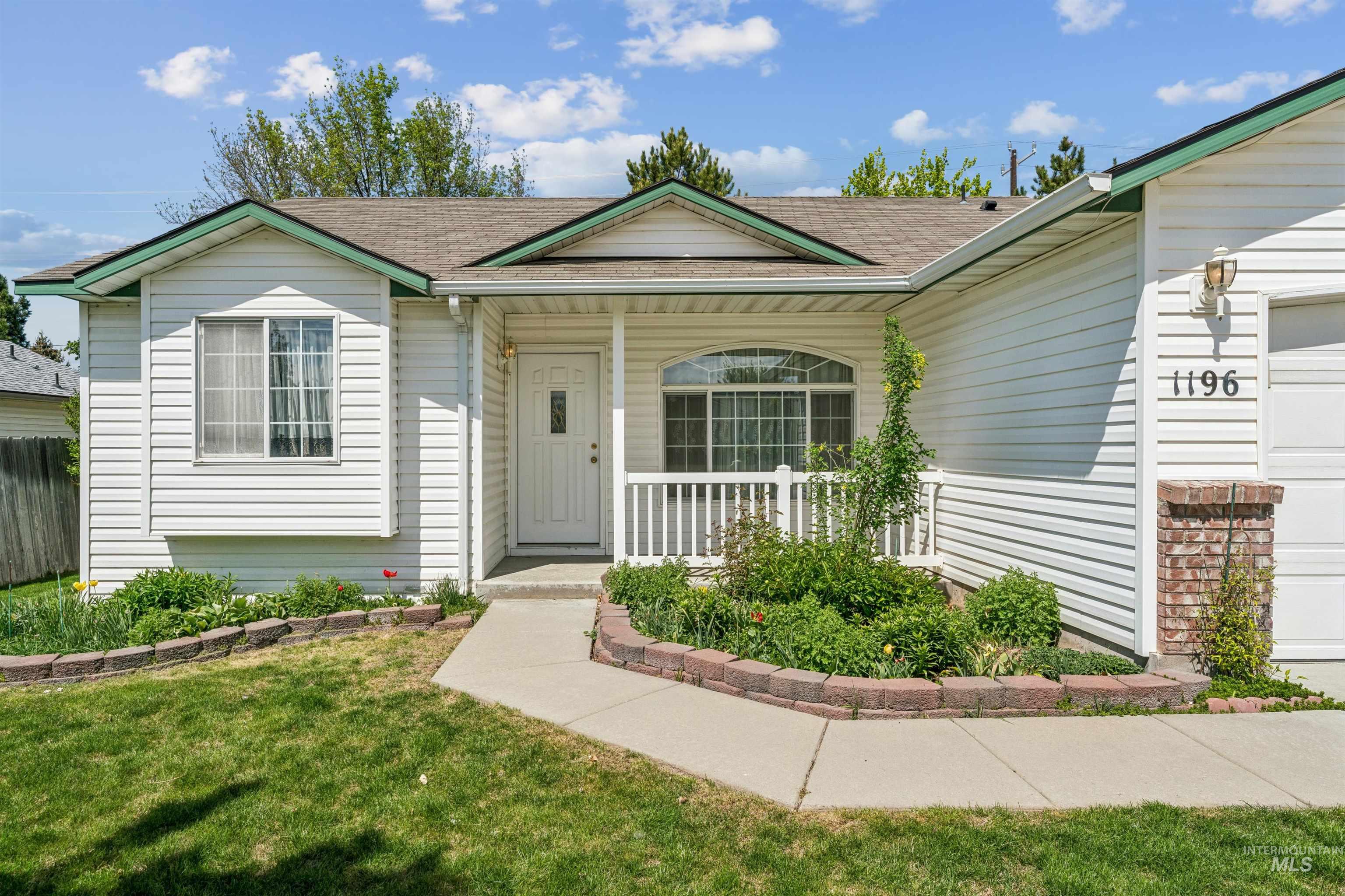 1196 W Karat Way, Kuna, Idaho 83634, 3 Bedrooms, 2 Bathrooms, Residential For Sale, Price $370,000,MLS 98983460