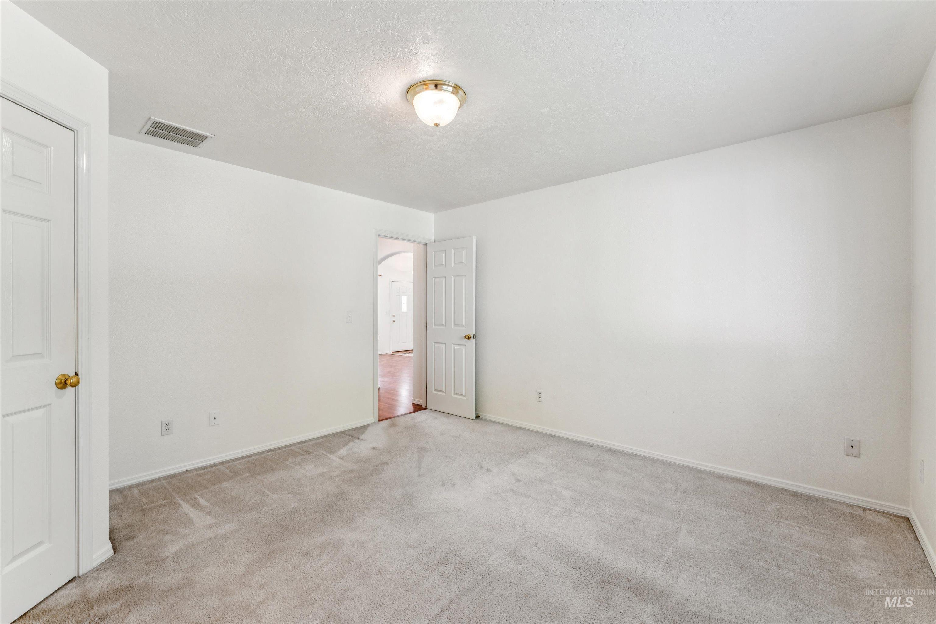 1196 W Karat Way, Kuna, Idaho 83634, 3 Bedrooms, 2 Bathrooms, Residential For Sale, Price $370,000,MLS 98983460