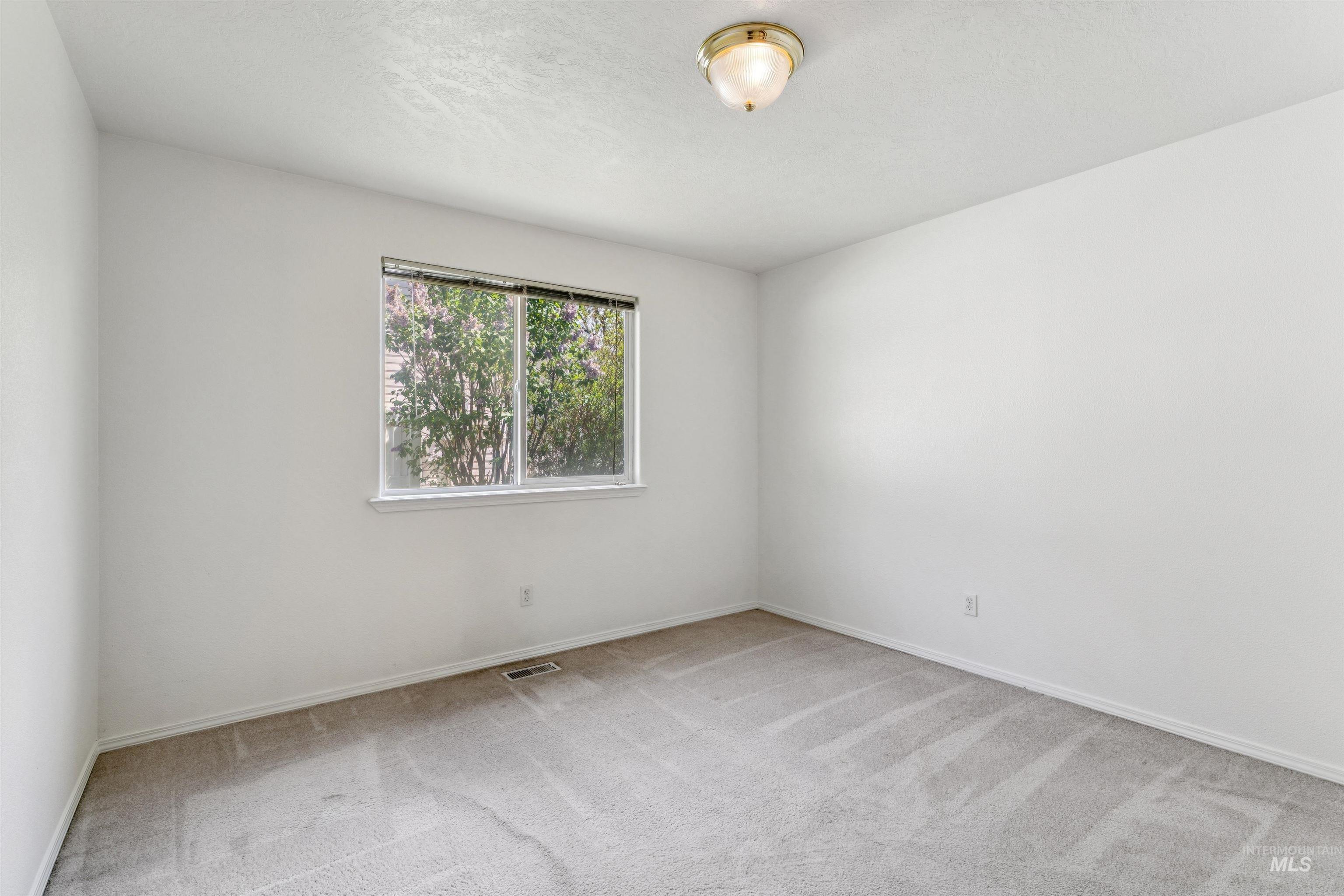 1196 W Karat Way, Kuna, Idaho 83634, 3 Bedrooms, 2 Bathrooms, Residential For Sale, Price $370,000,MLS 98983460