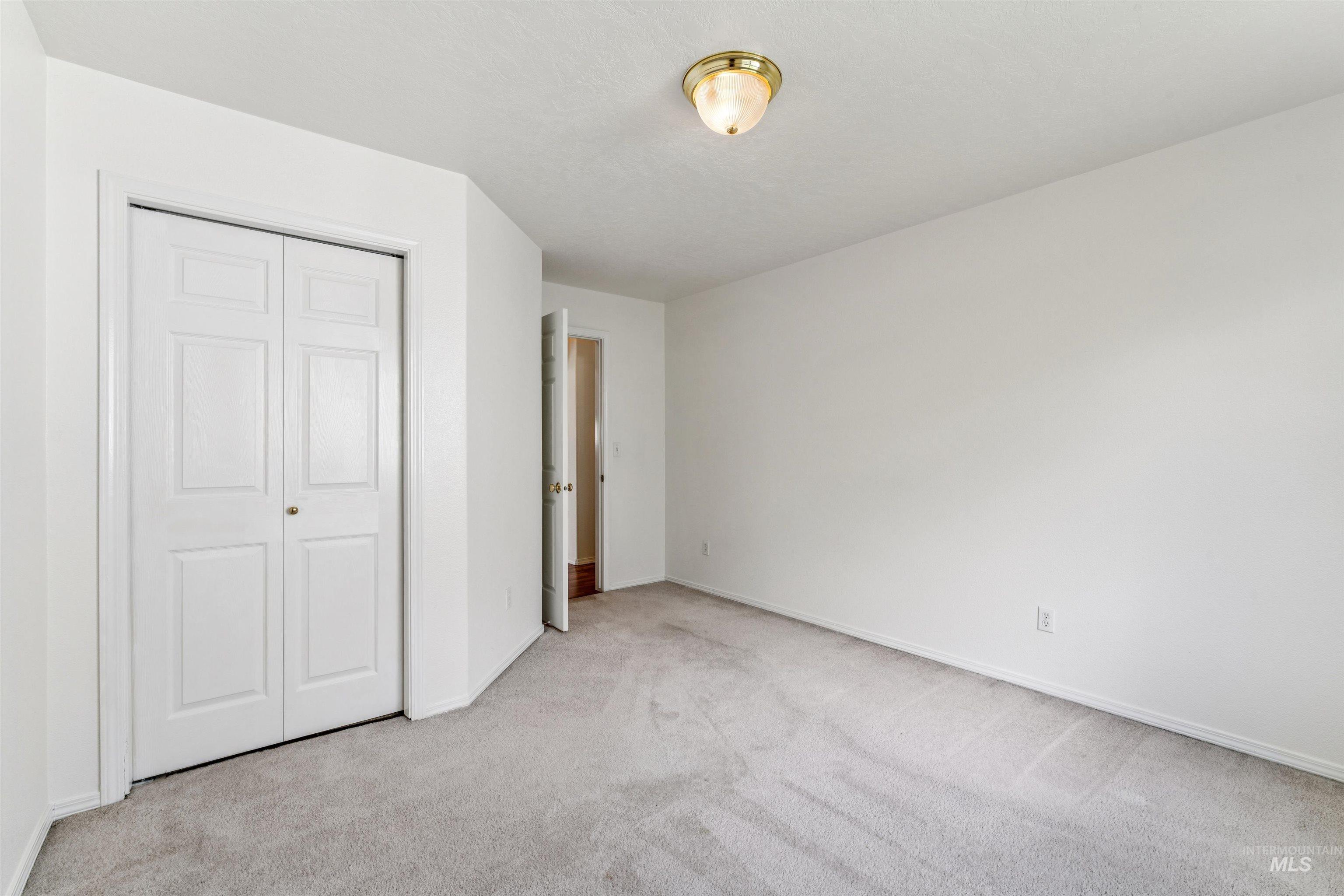 1196 W Karat Way, Kuna, Idaho 83634, 3 Bedrooms, 2 Bathrooms, Residential For Sale, Price $370,000,MLS 98983460